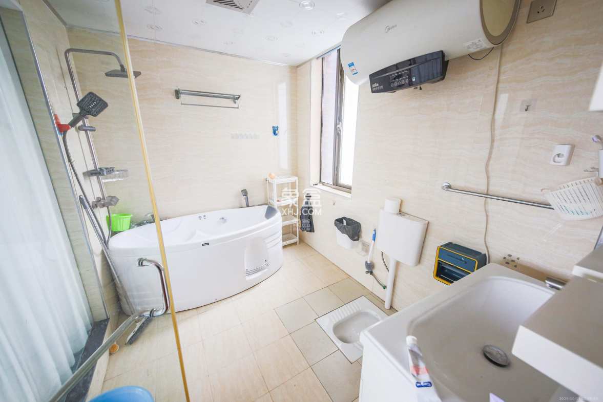 奥林匹克花园 4室2厅2卫 140.0万 奥林匹克花园 4室2厅2卫 140.0万卫生间