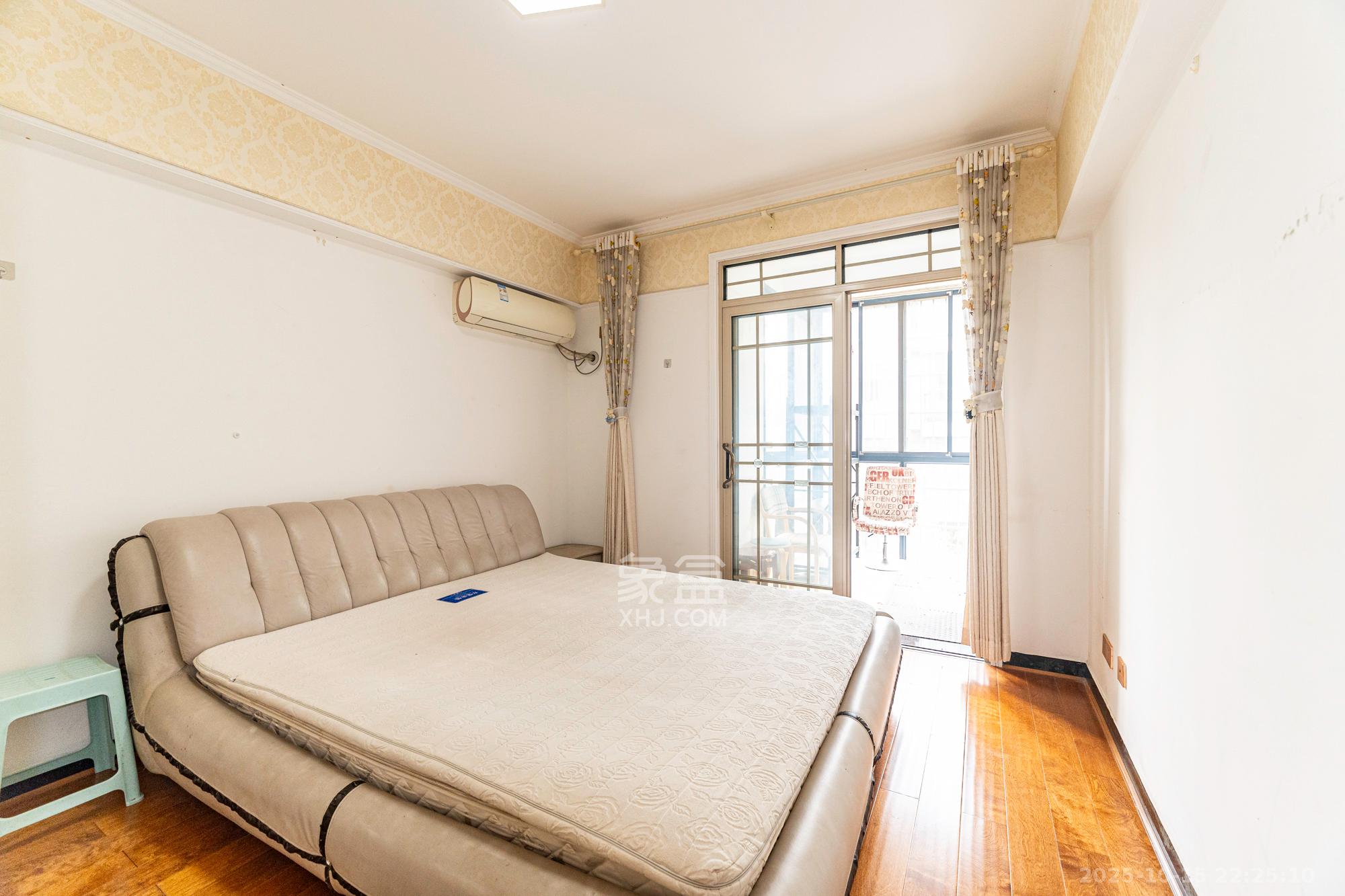 美林水郡  4室2厅2卫    118.0万卧室