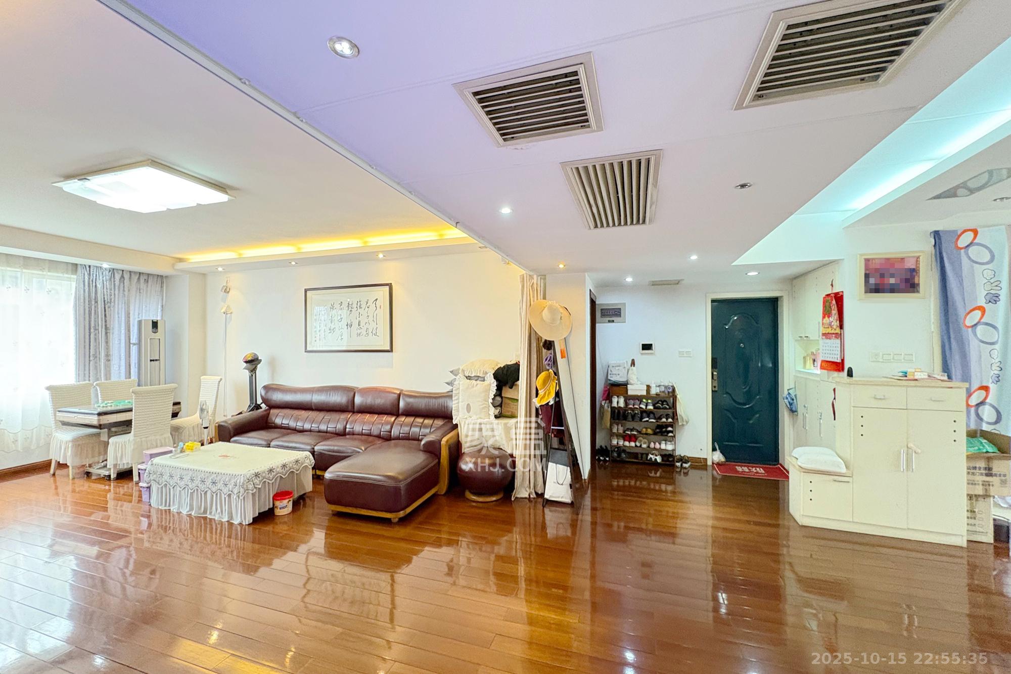 芙蓉区国土局单位房  4室2厅3卫    216.0万 芙蓉区国土局单位房  4室2厅3卫    216.0万客厅