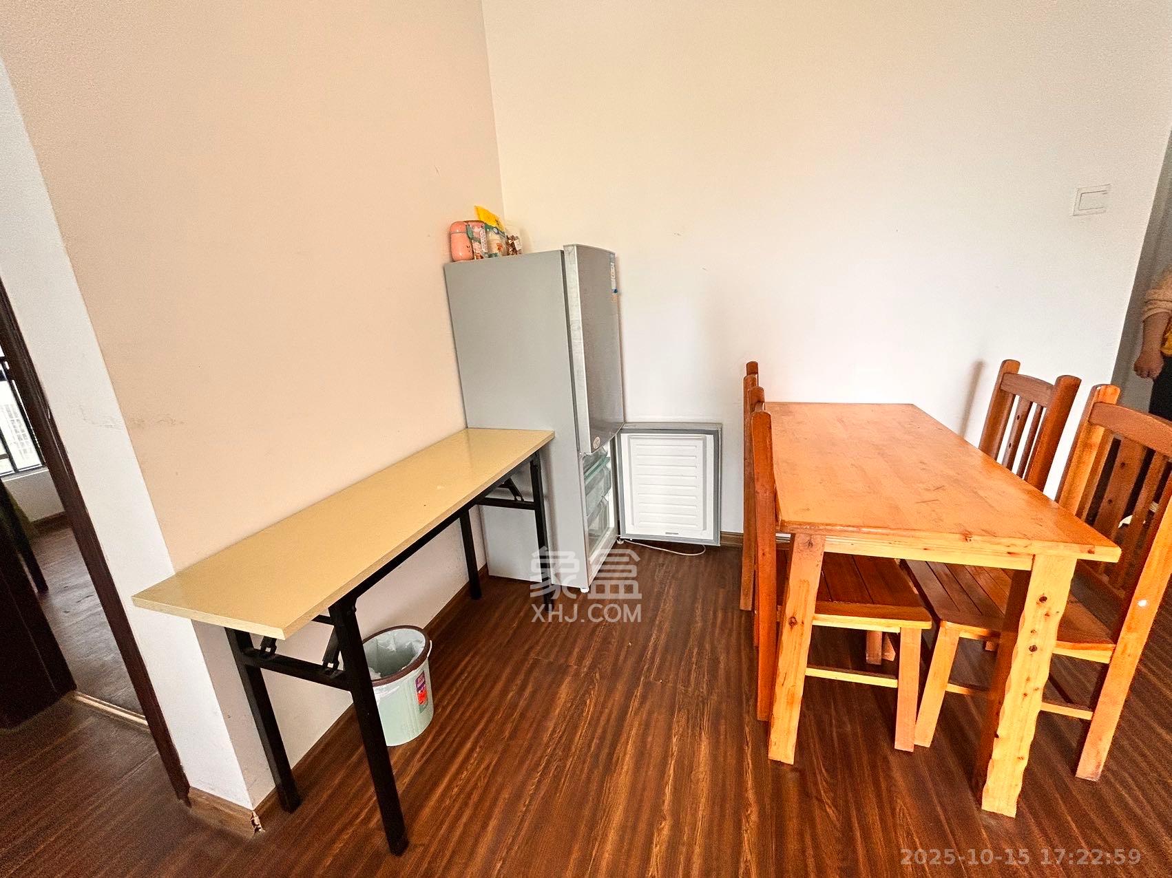 南庭城果  3室2厅1卫    2300.0元/月室内图