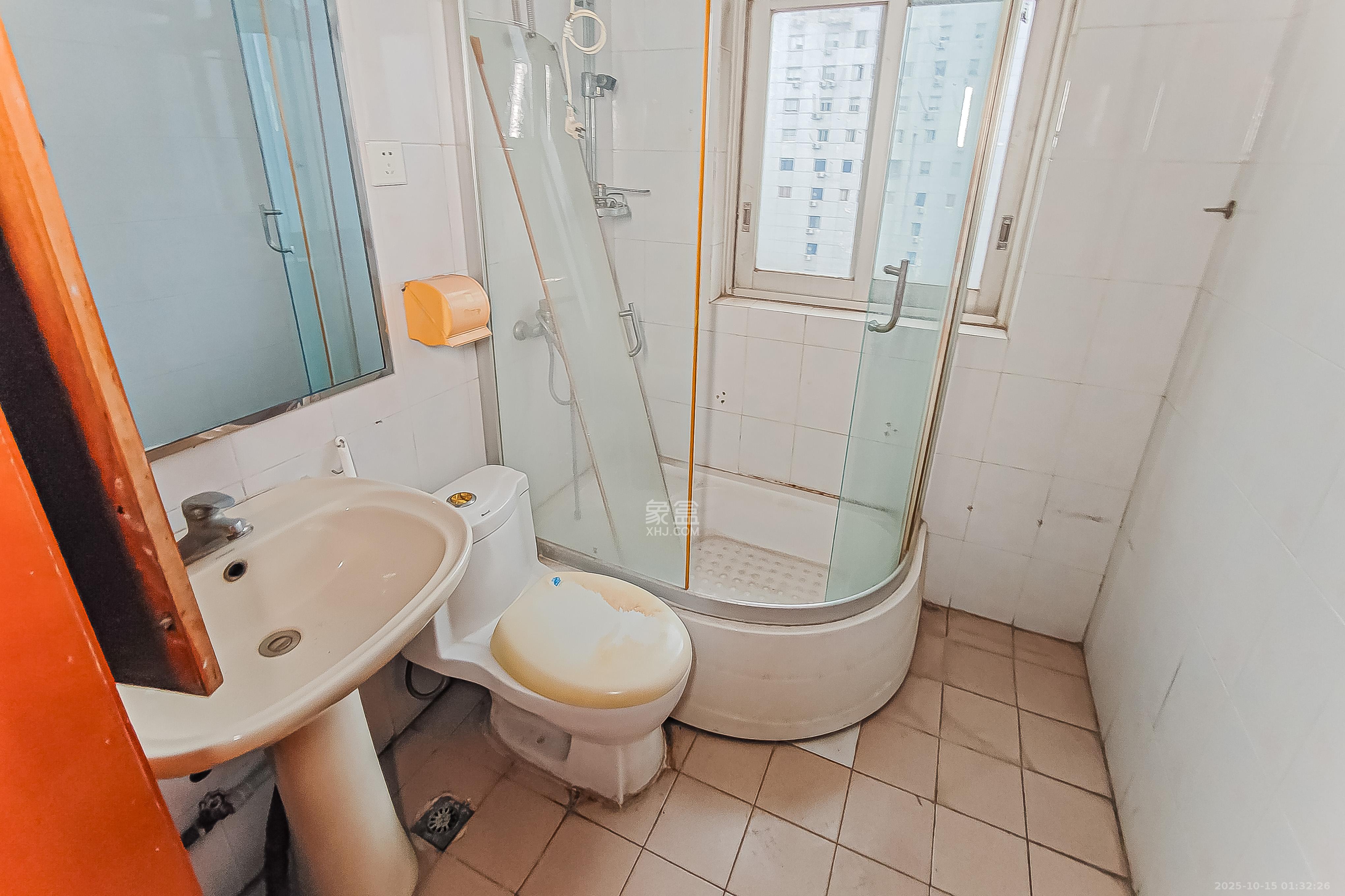 梓园大厦  3室2厅2卫    105.0万卫生间