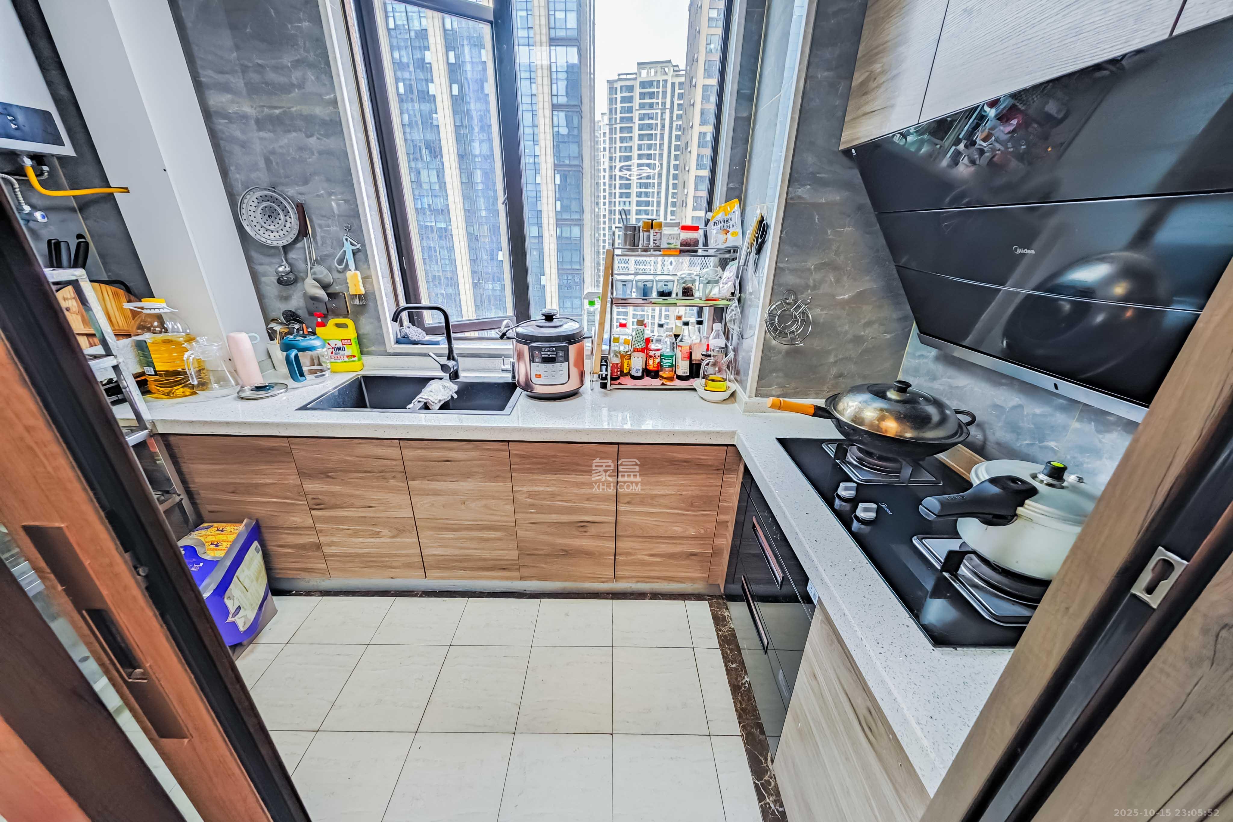 五江天街北区  4室2厅2卫    127.0万厨房