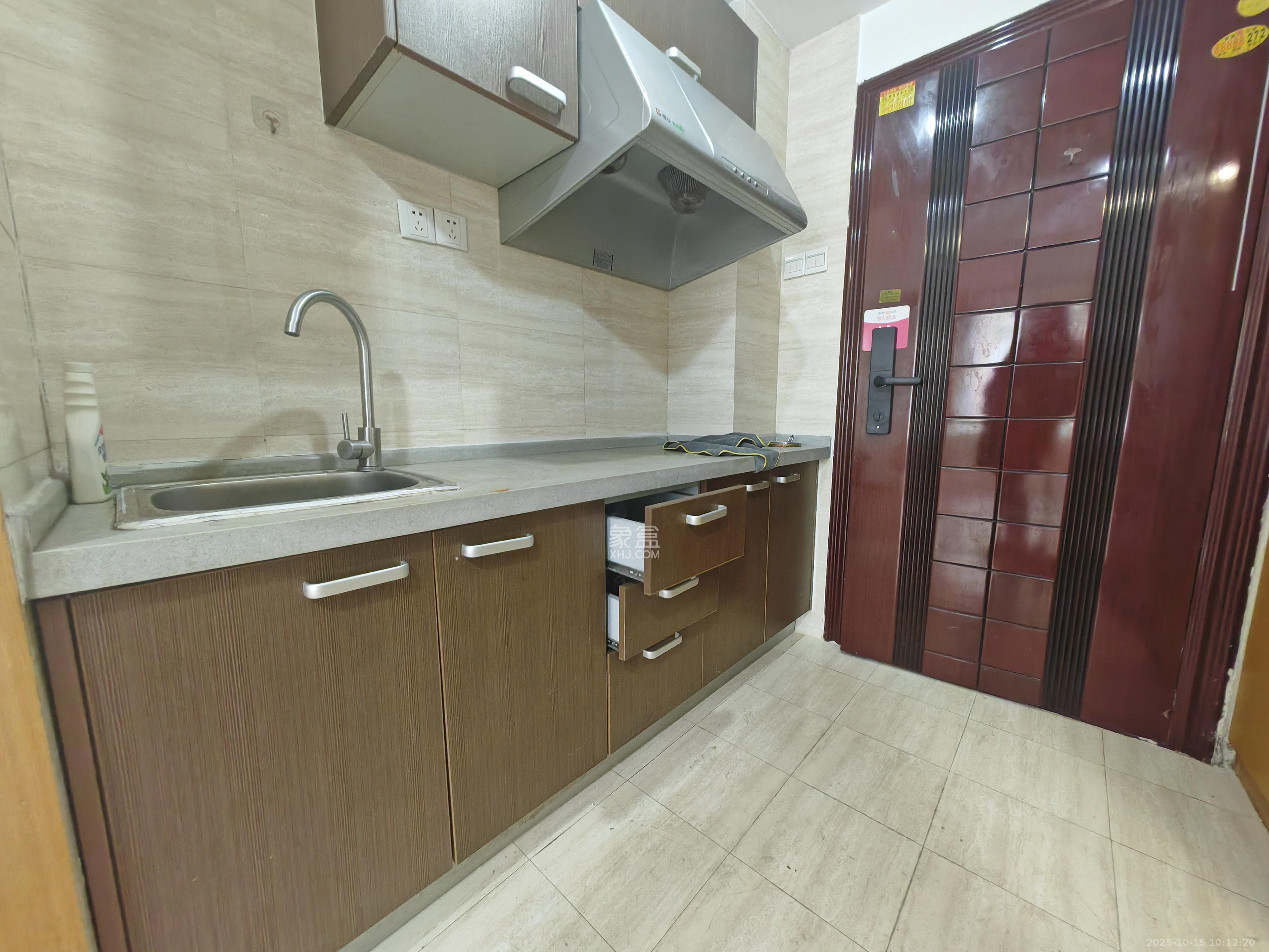 通华天都  1室1厅1卫    1400.0元/月室内图