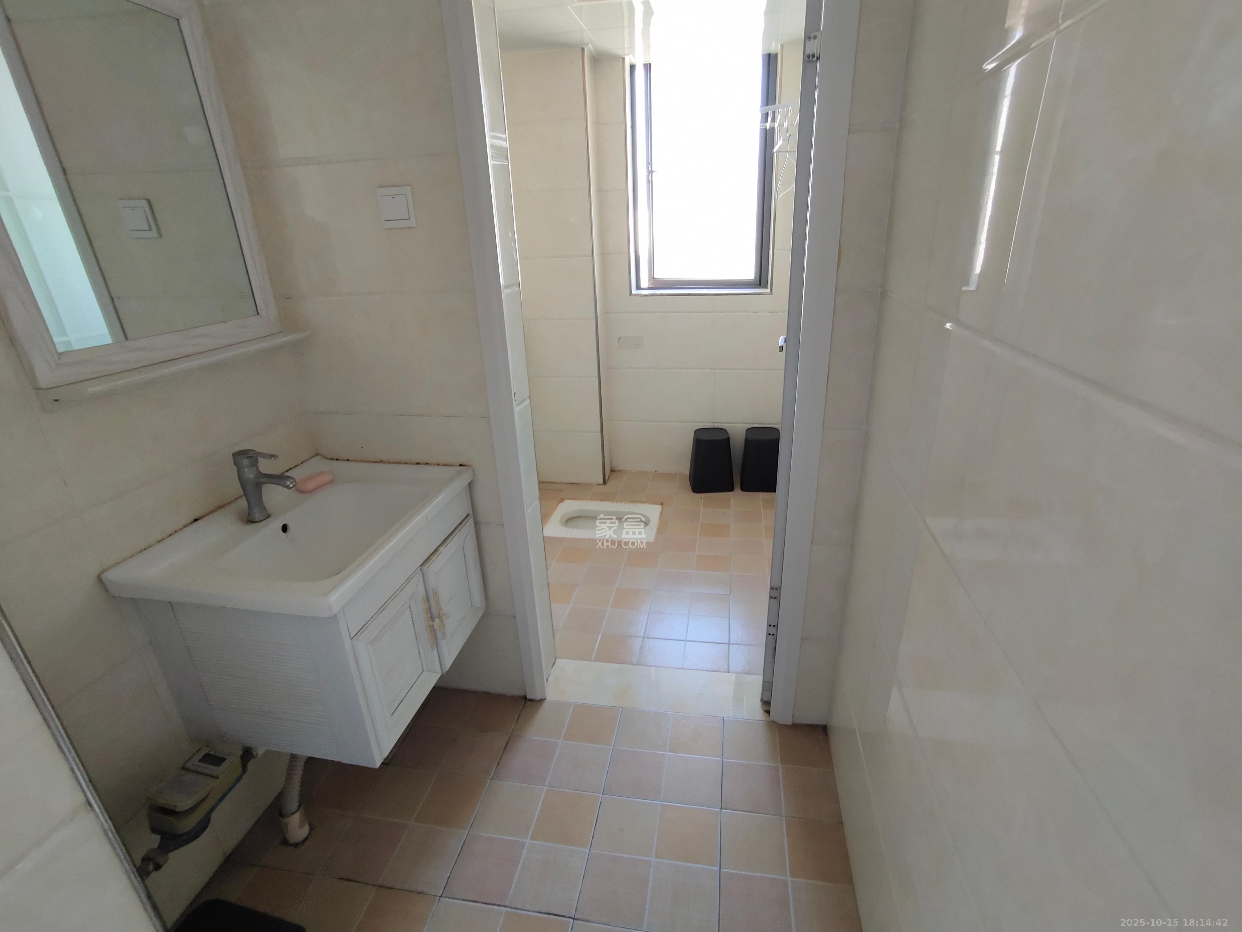 中城丽景香山园  4室2厅2卫    3300.0元/月室内图