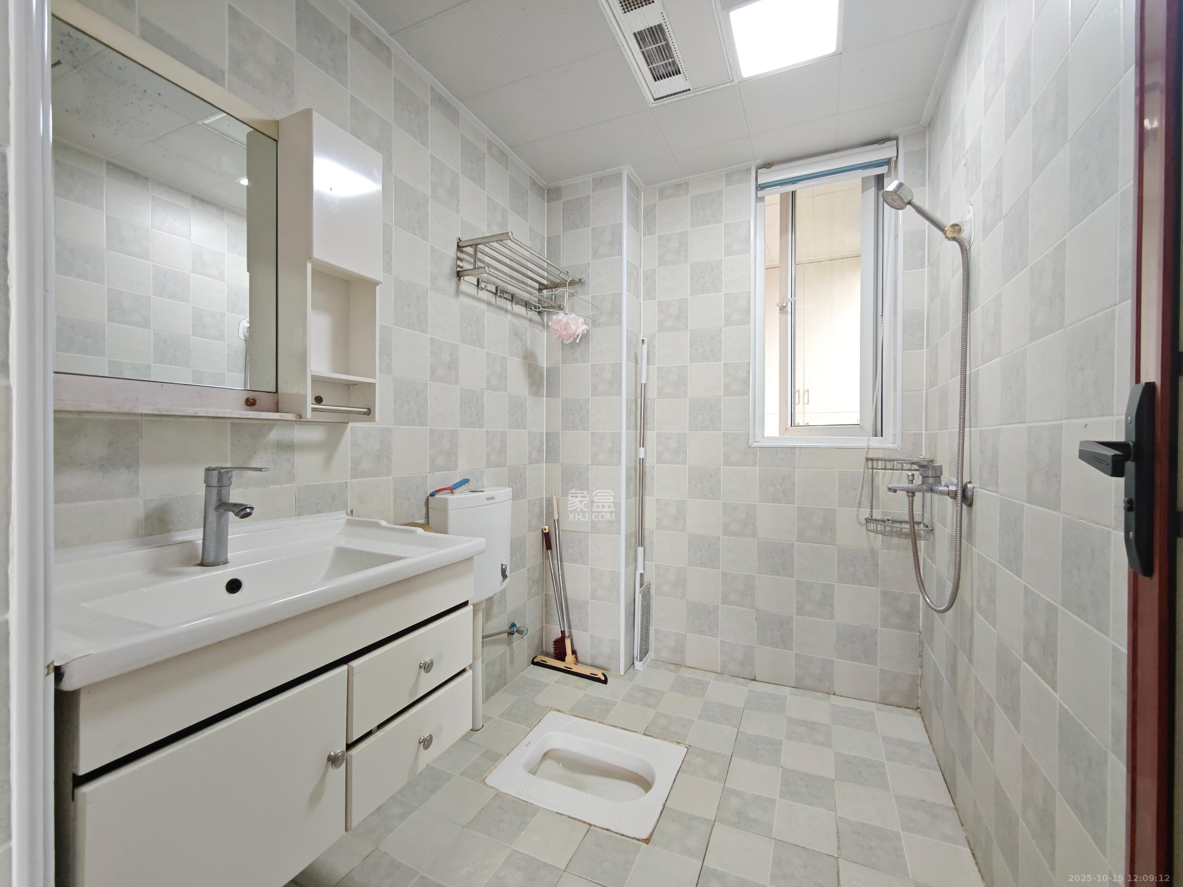 蓝光幸福满庭 2室2厅1卫 2180.0元/月 蓝光幸福满庭 2室2厅1卫 2180.0元/月室内图