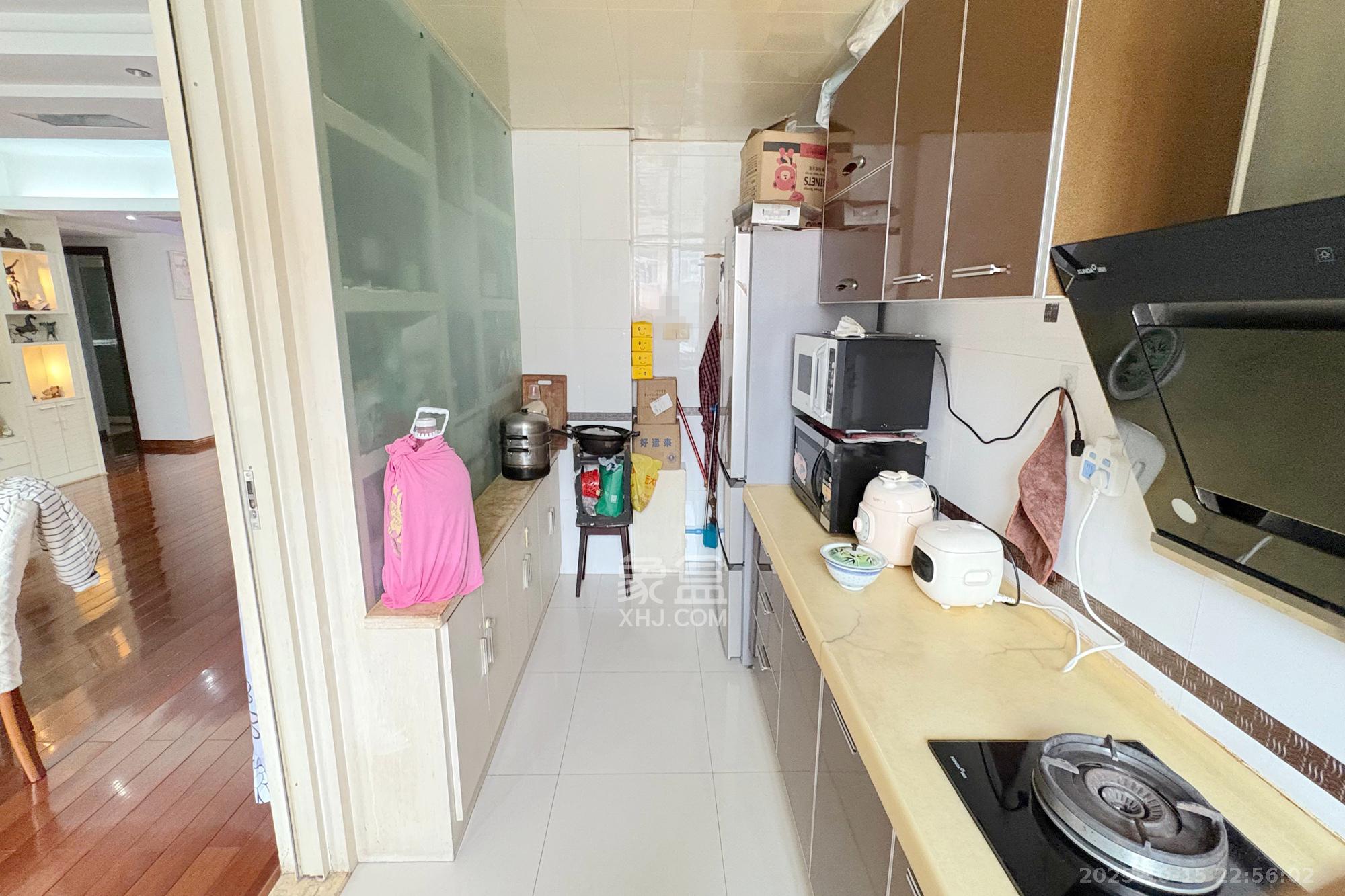 芙蓉区国土局单位房  4室2厅3卫    216.0万厨房