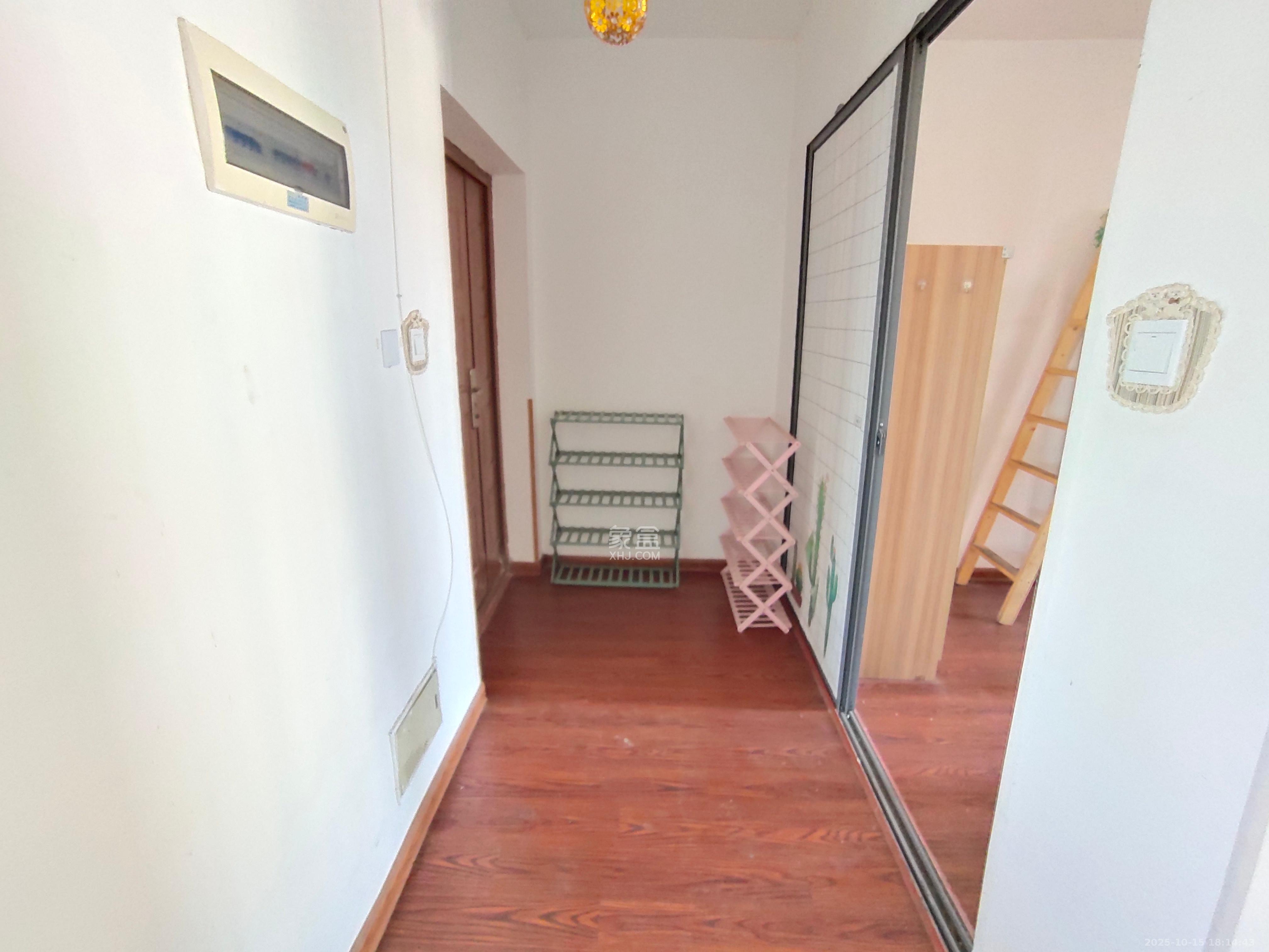 中城丽景香山园 4室2厅2卫 3300.0元/月 中城丽景香山园 4室2厅2卫 3300.0元/月室内图