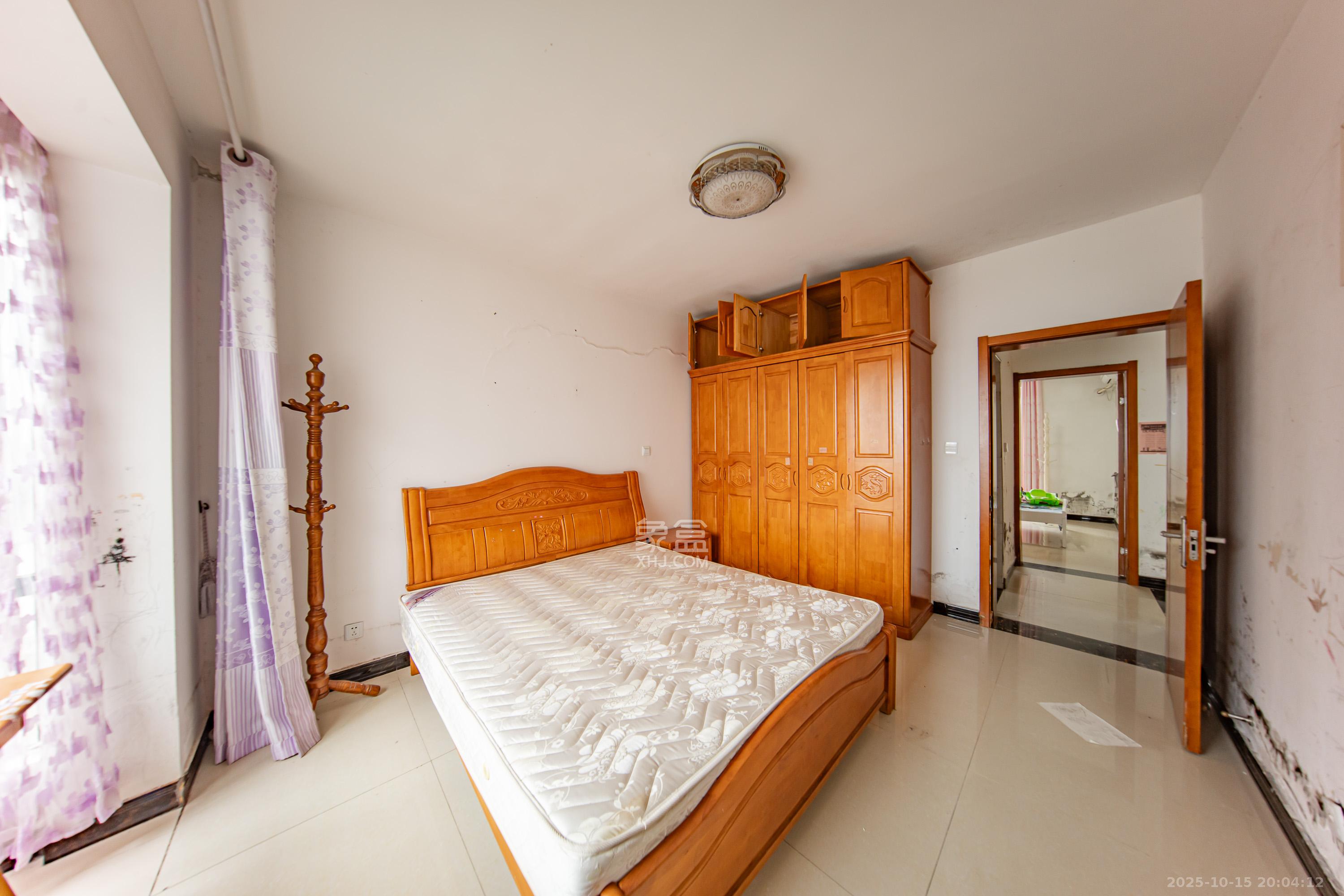 中建麓山和苑  3室2厅2卫    72.0万卧室