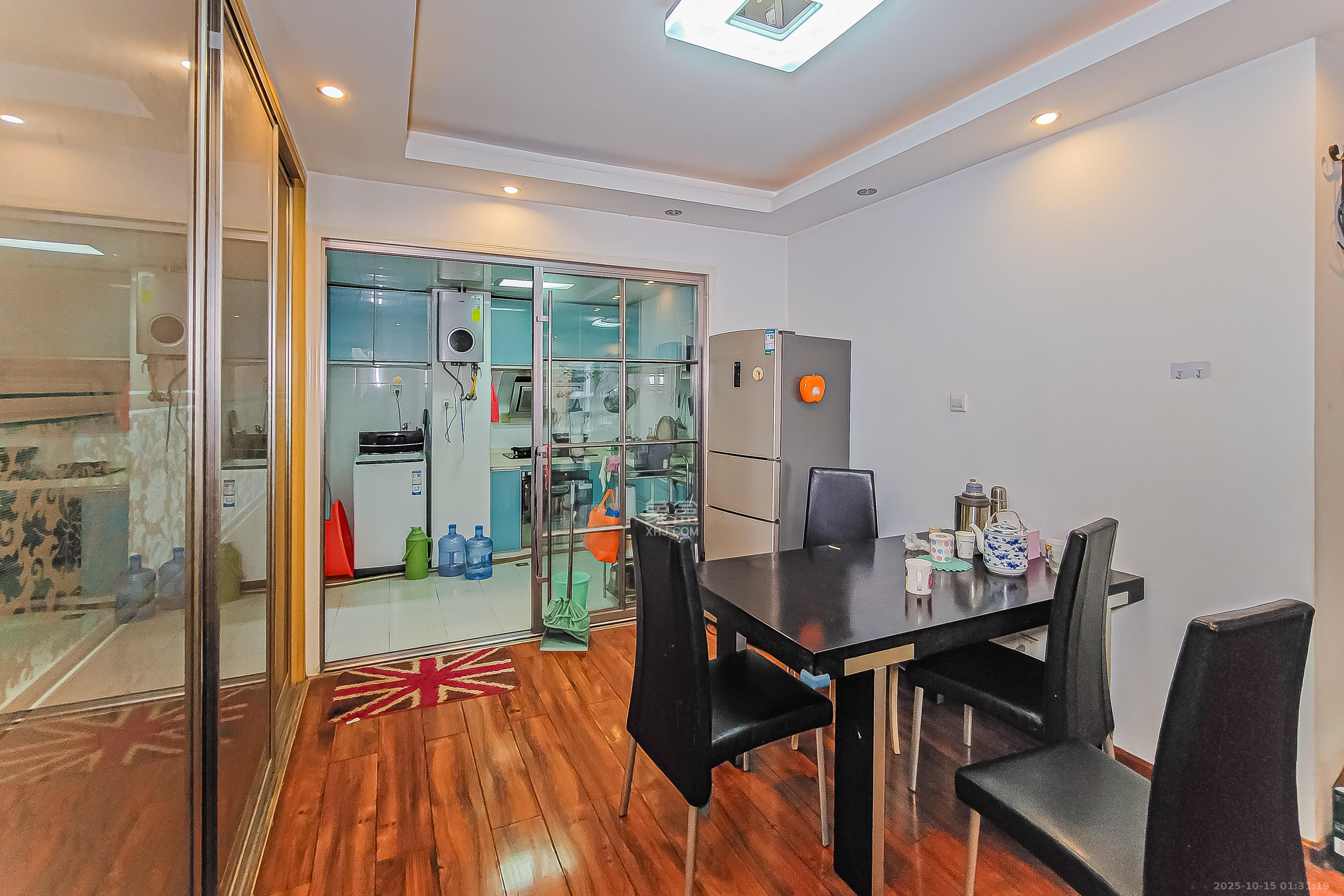 三重星都心  3室2厅2卫    139.0万客厅