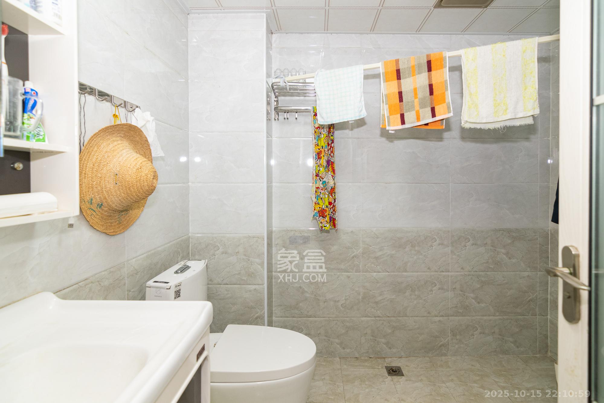 新城国际花都  3室2厅2卫    72.0万卫生间