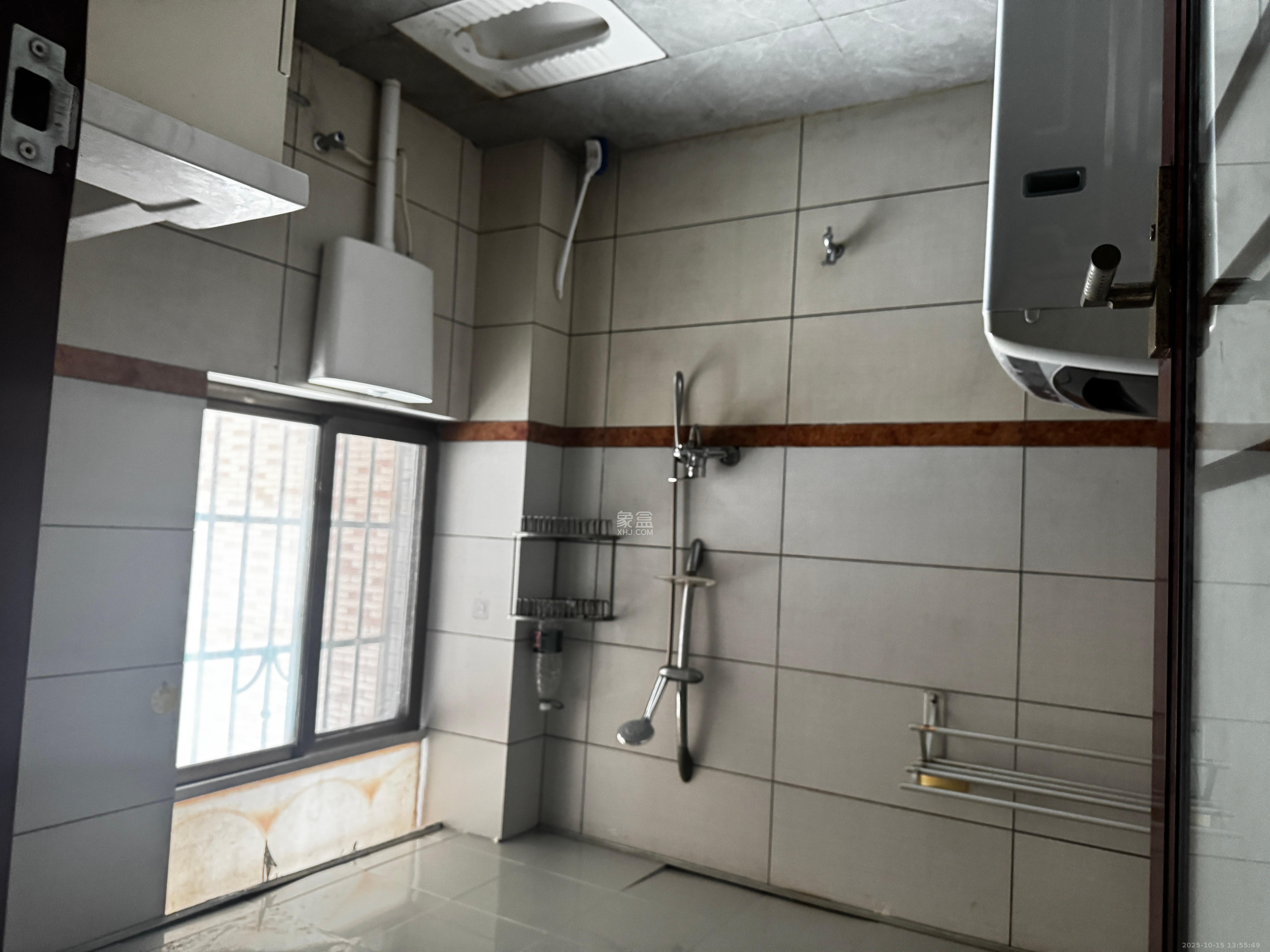 白田安置小区  3室2厅2卫    2500.0元/月室内图