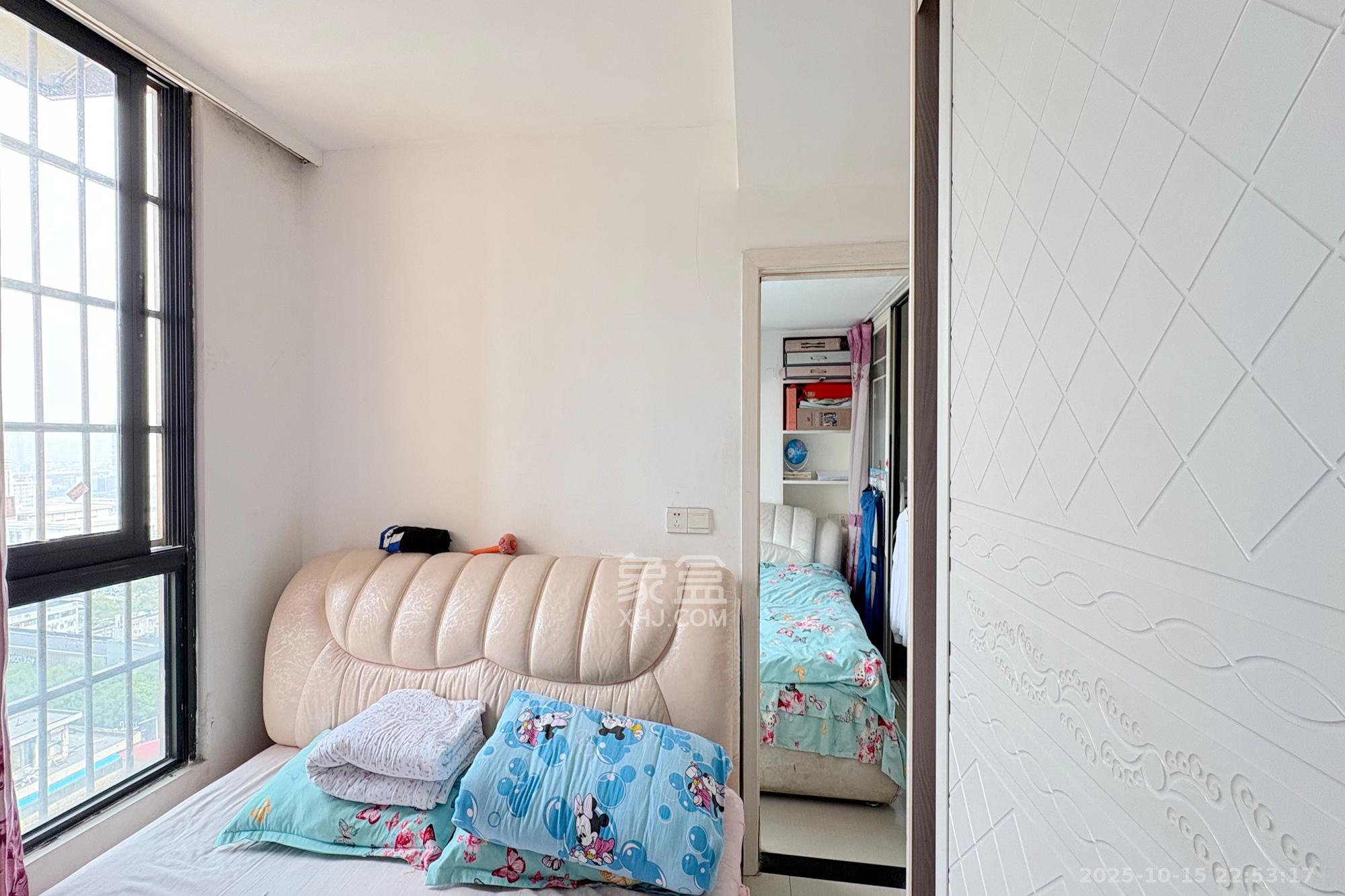 凯通国际城(凯通朝庭)  3室1厅1卫    80.0万 凯通国际城(凯通朝庭)  3室1厅1卫    80.0万卧室