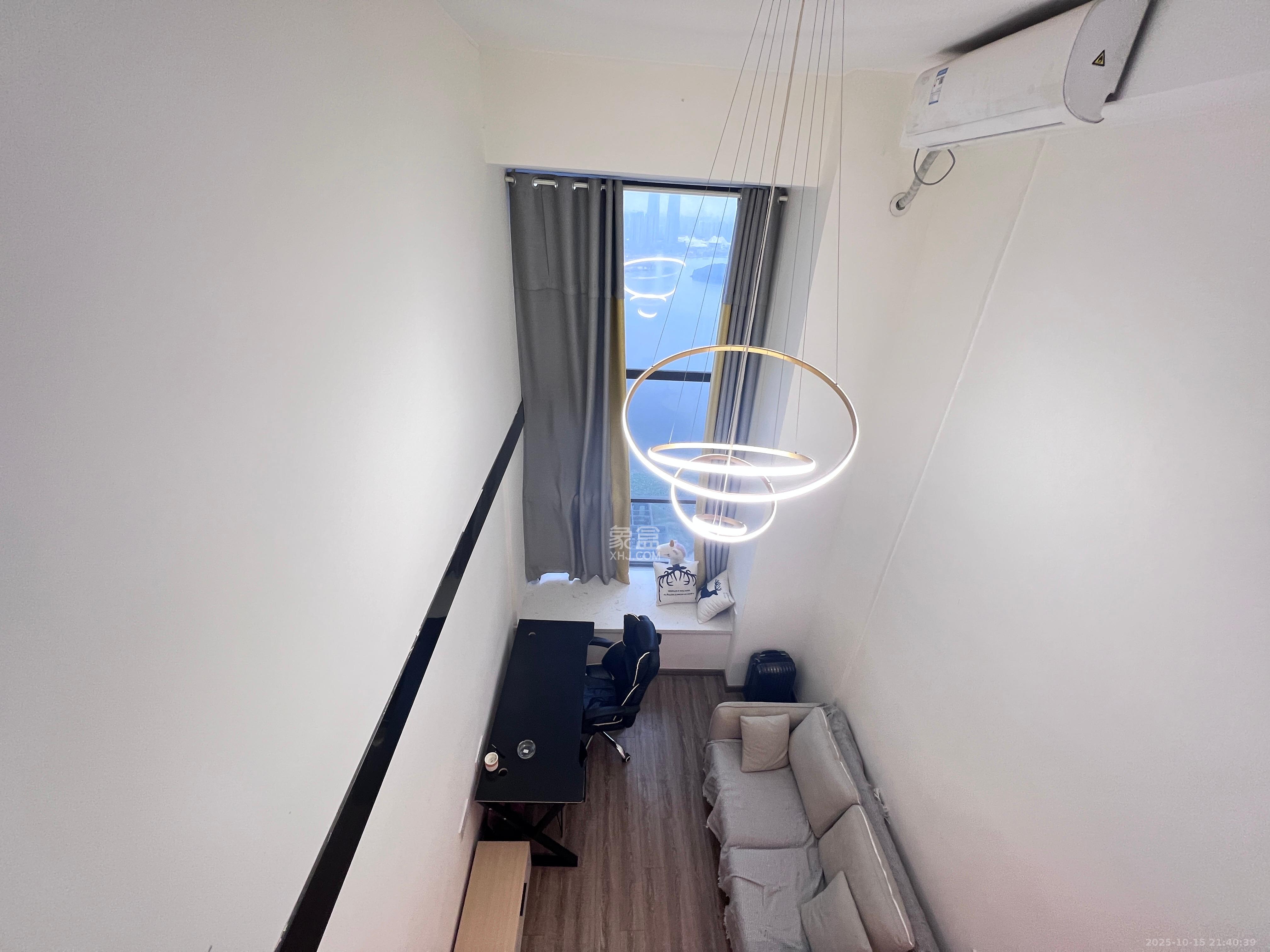 卓越浅水湾  3室2厅2卫    2000.0元/月室内图