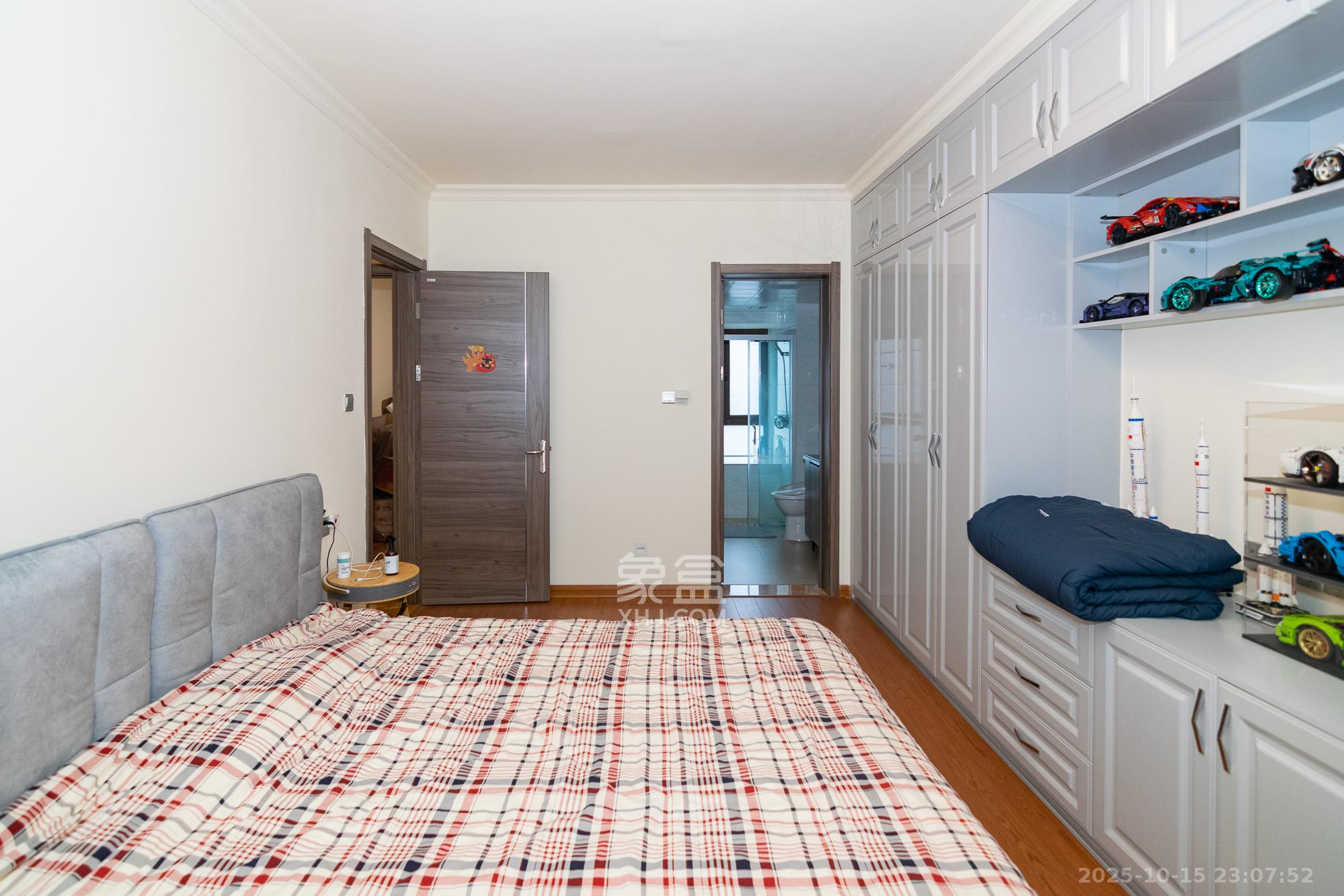 碧桂园高尔夫花园  4室2厅2卫    120.0万卧室