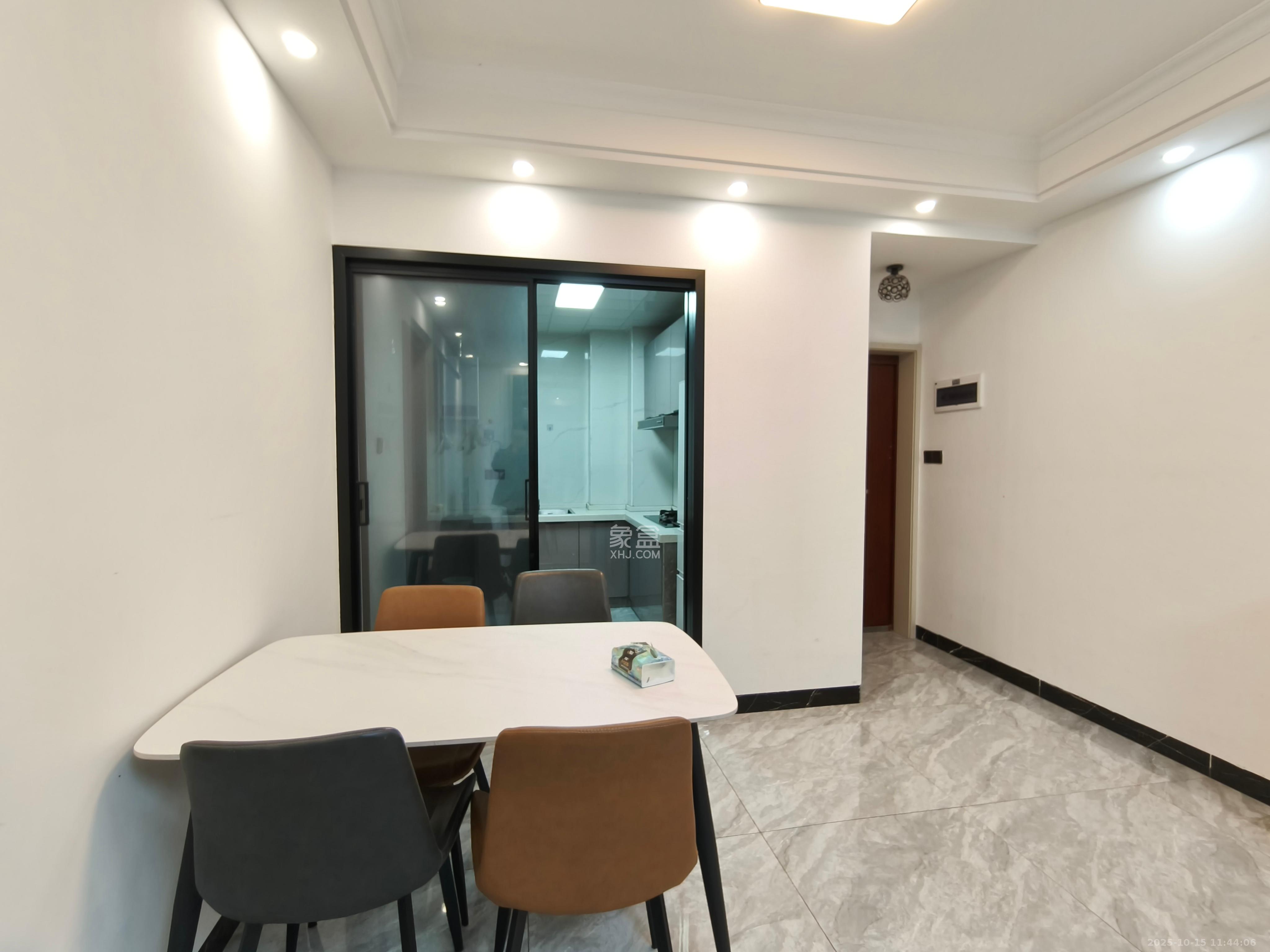 辉煌国际城二期 2室1厅1卫 2600.0元/月 辉煌国际城二期 2室1厅1卫 2600.0元/月室内图