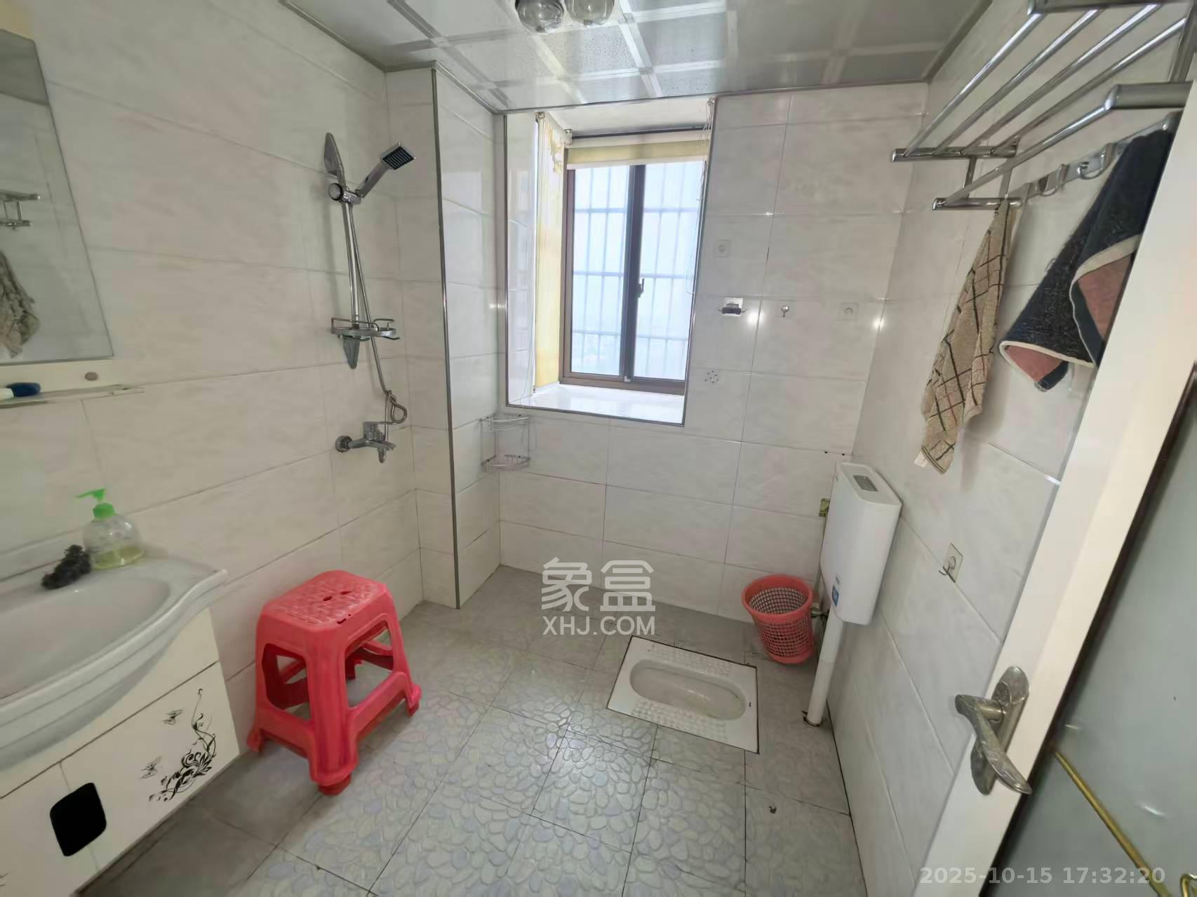 四季星城  3室2厅1卫    1400.0元/月室内图