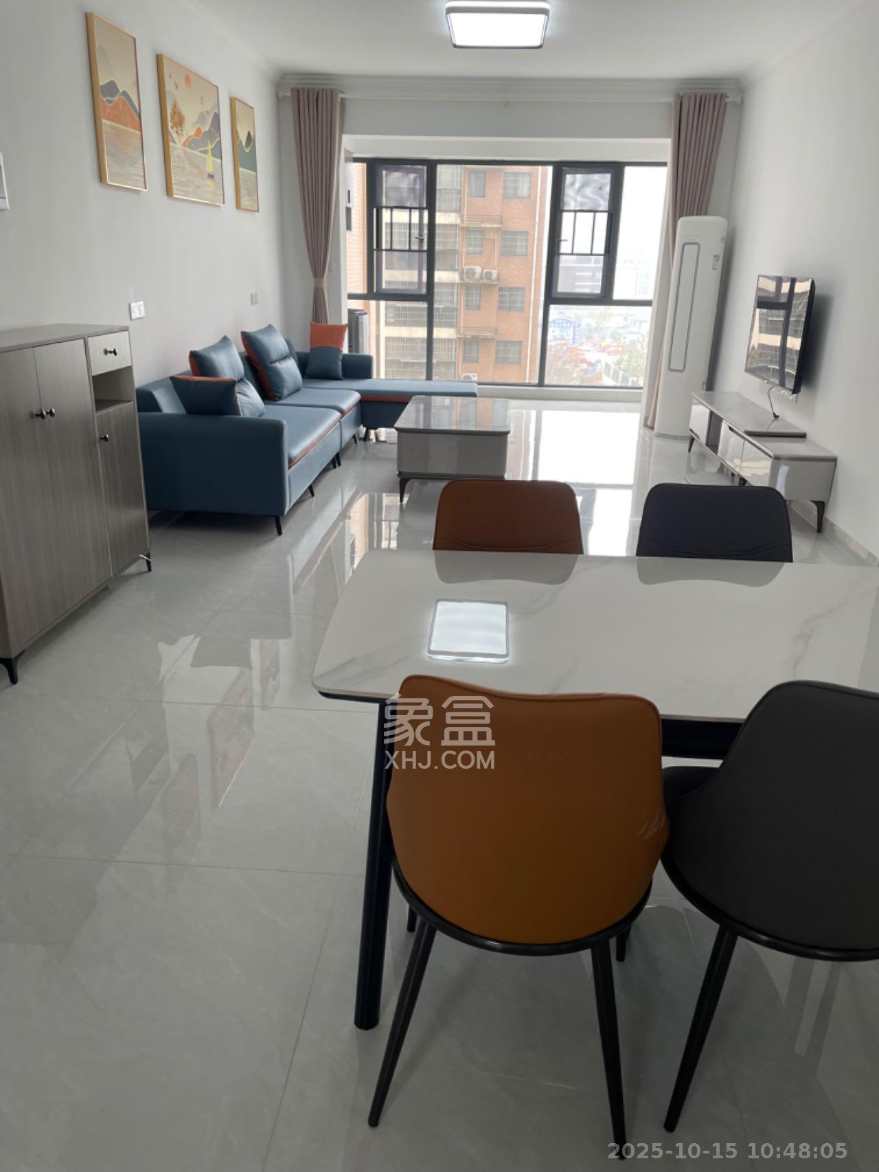 山水新城  3室2厅2卫    2800.0元/月室内图