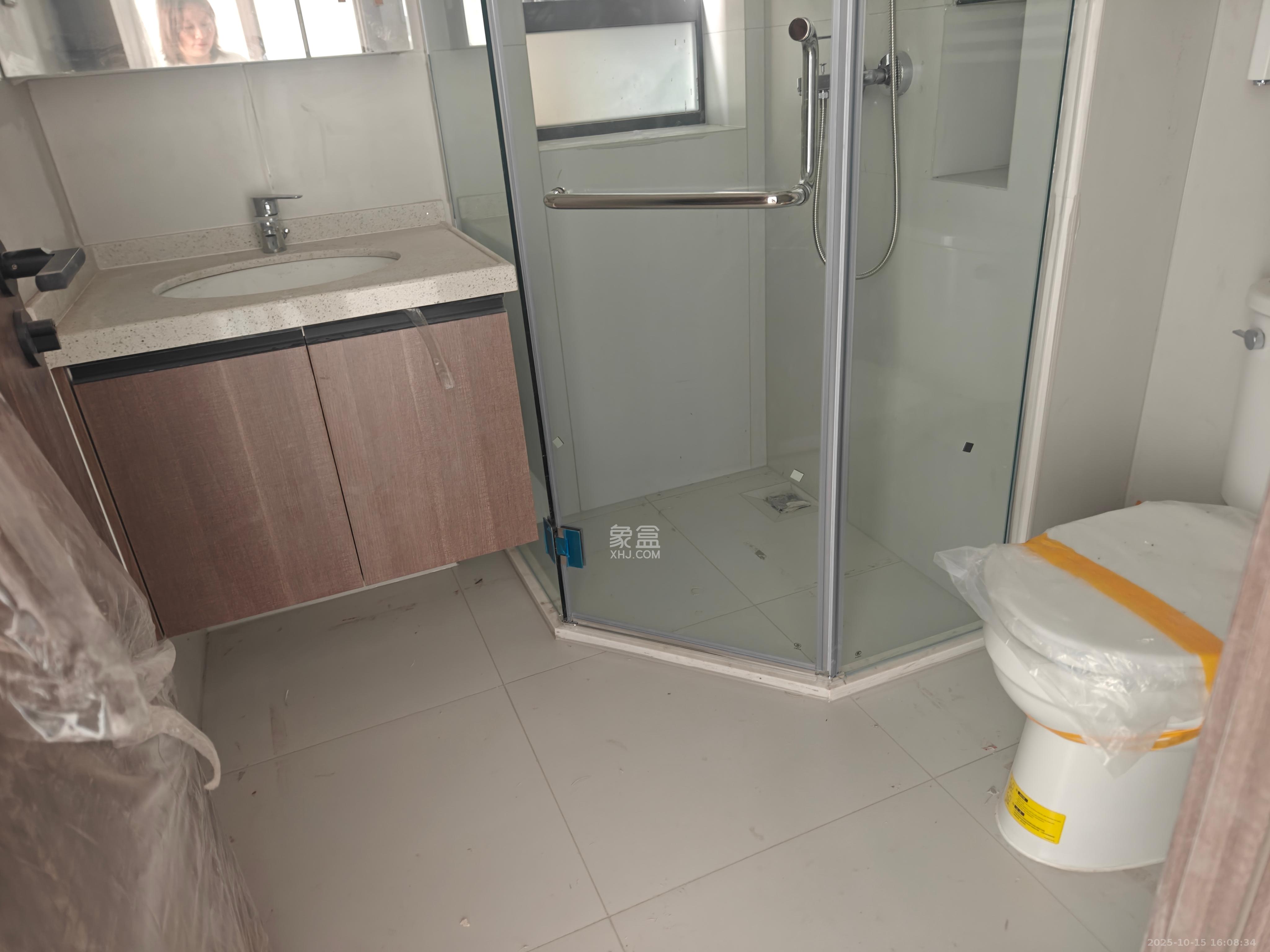 绿地V岛  3室2厅2卫    3500.0元/月室内图