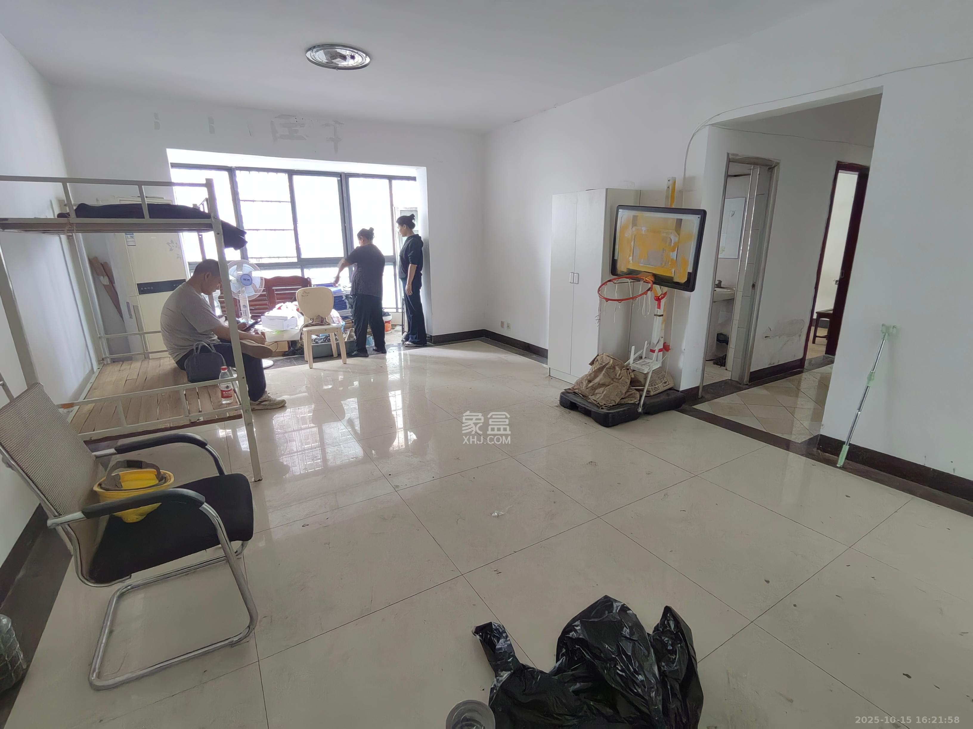 尚都花园城  3室2厅2卫    1800.0元/月室内图