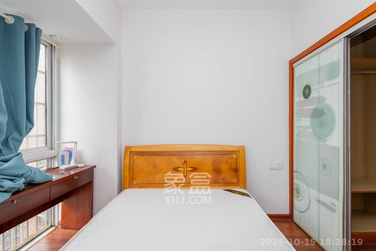 爵士湘  3室2厅2卫    2000.0元/月室内图