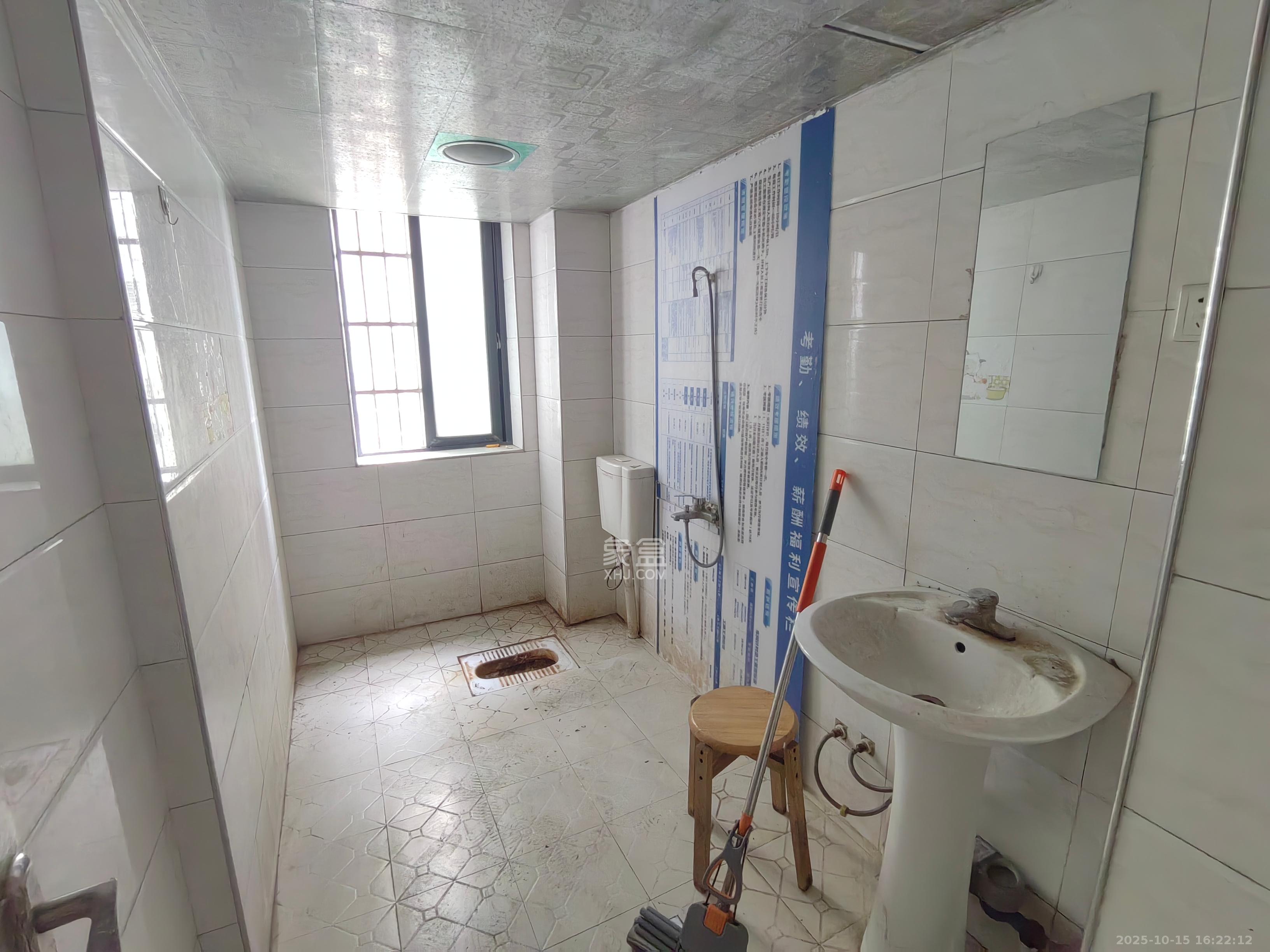 尚都花园城  3室2厅2卫    1800.0元/月室内图