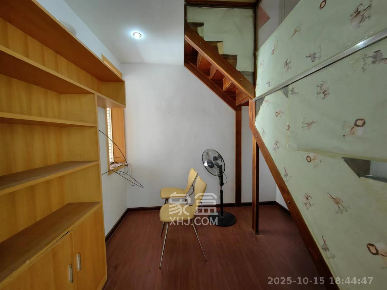 莲湖汽配城  3室3厅3卫    2000.0元/月 莲湖汽配城  3室3厅3卫    2000.0元/月室内图