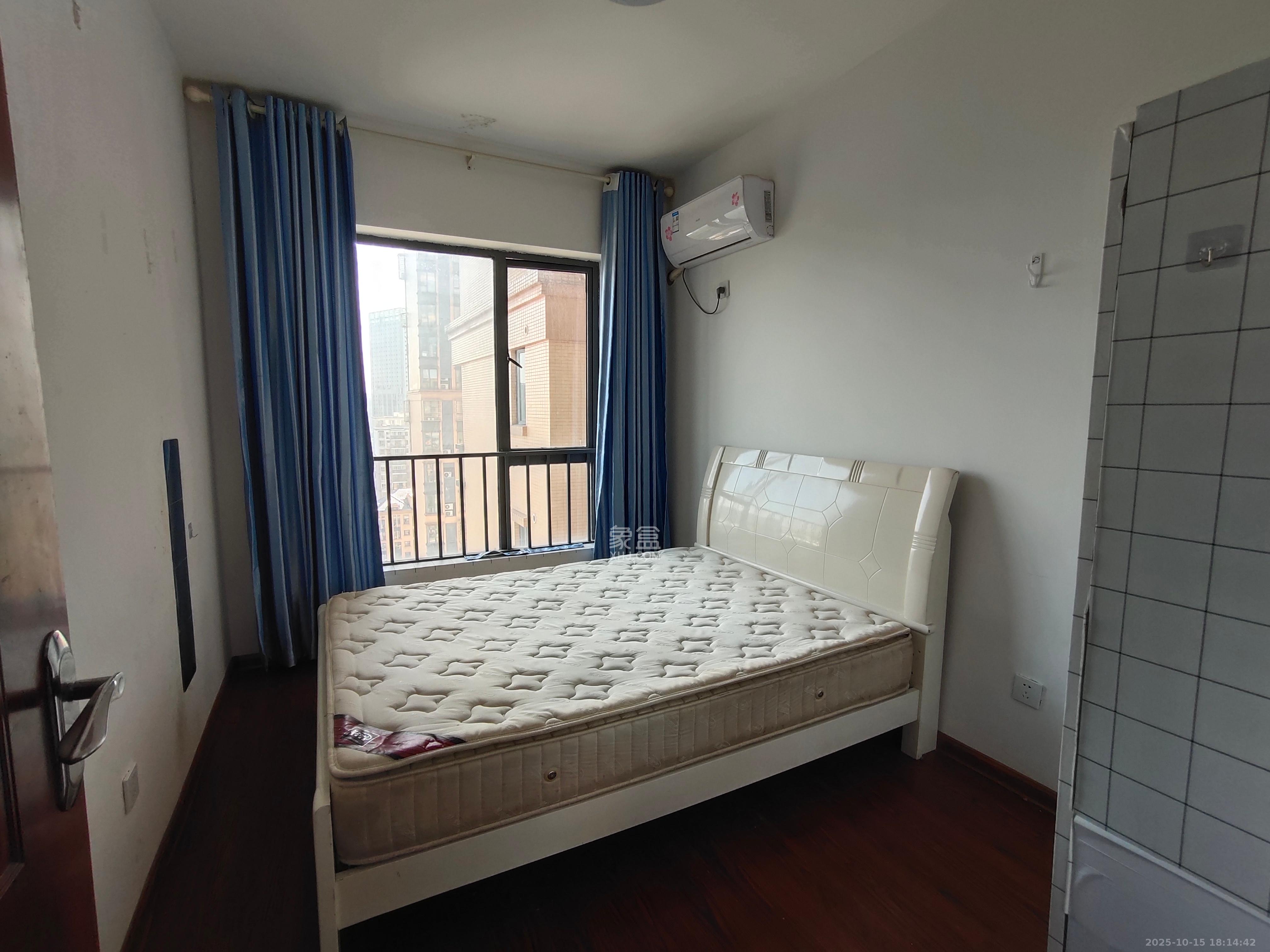 中城丽景香山园  4室2厅2卫    3300.0元/月室内图