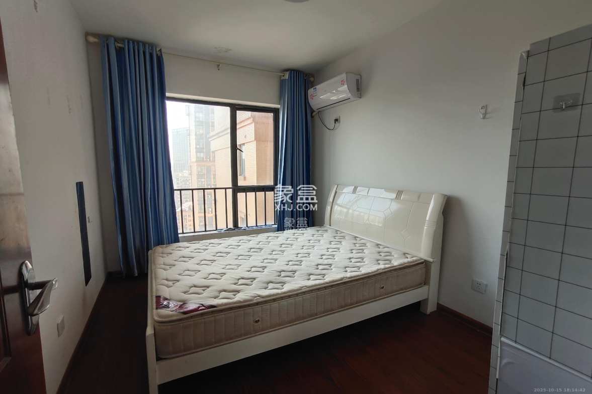 中城丽景香山园 4室2厅2卫 3300.0元/月 中城丽景香山园 4室2厅2卫 3300.0元/月室内图