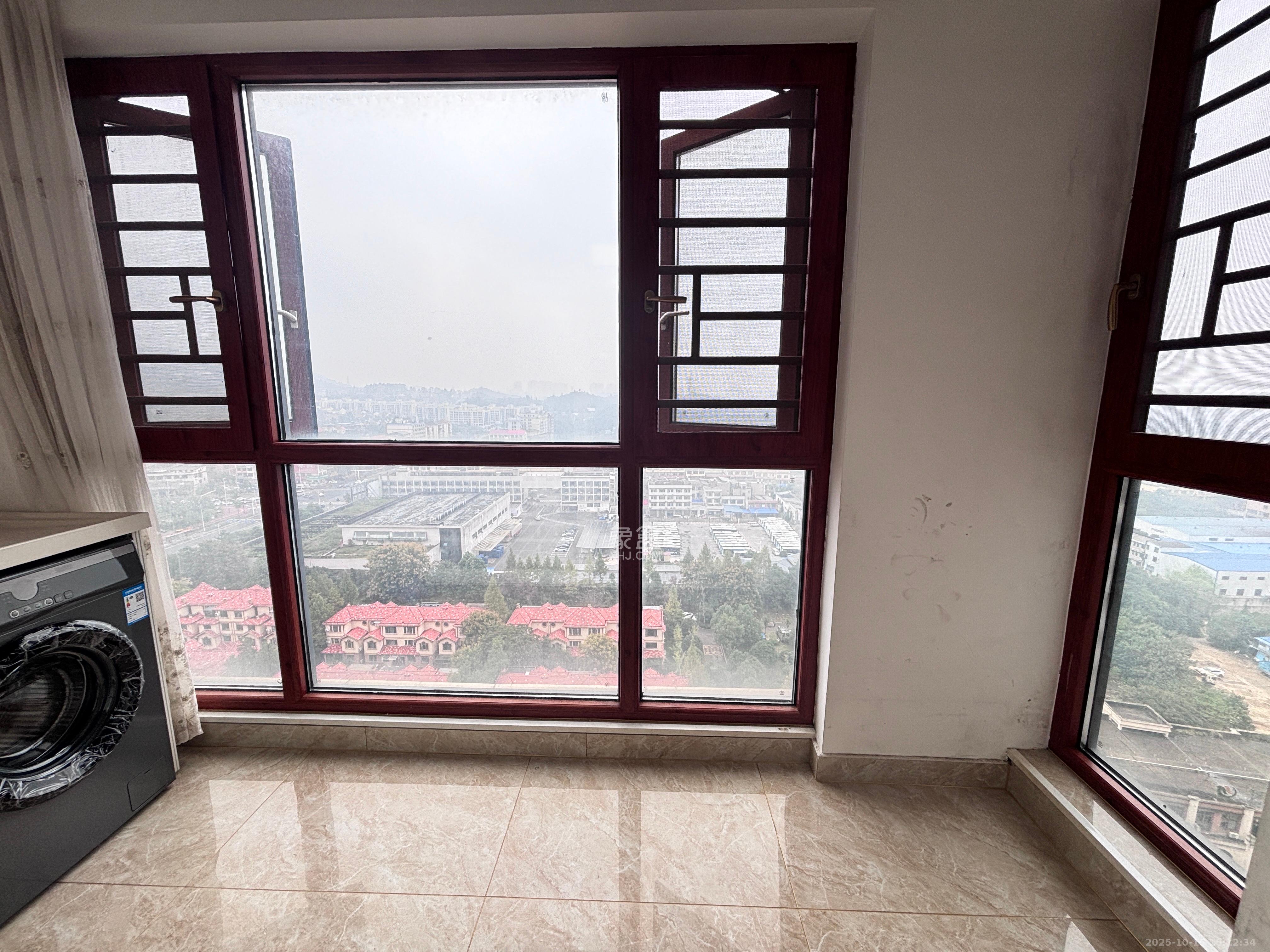 中粮鸿云  3室2厅1卫    1800.0元/月 中粮鸿云  3室2厅1卫    1800.0元/月室内图