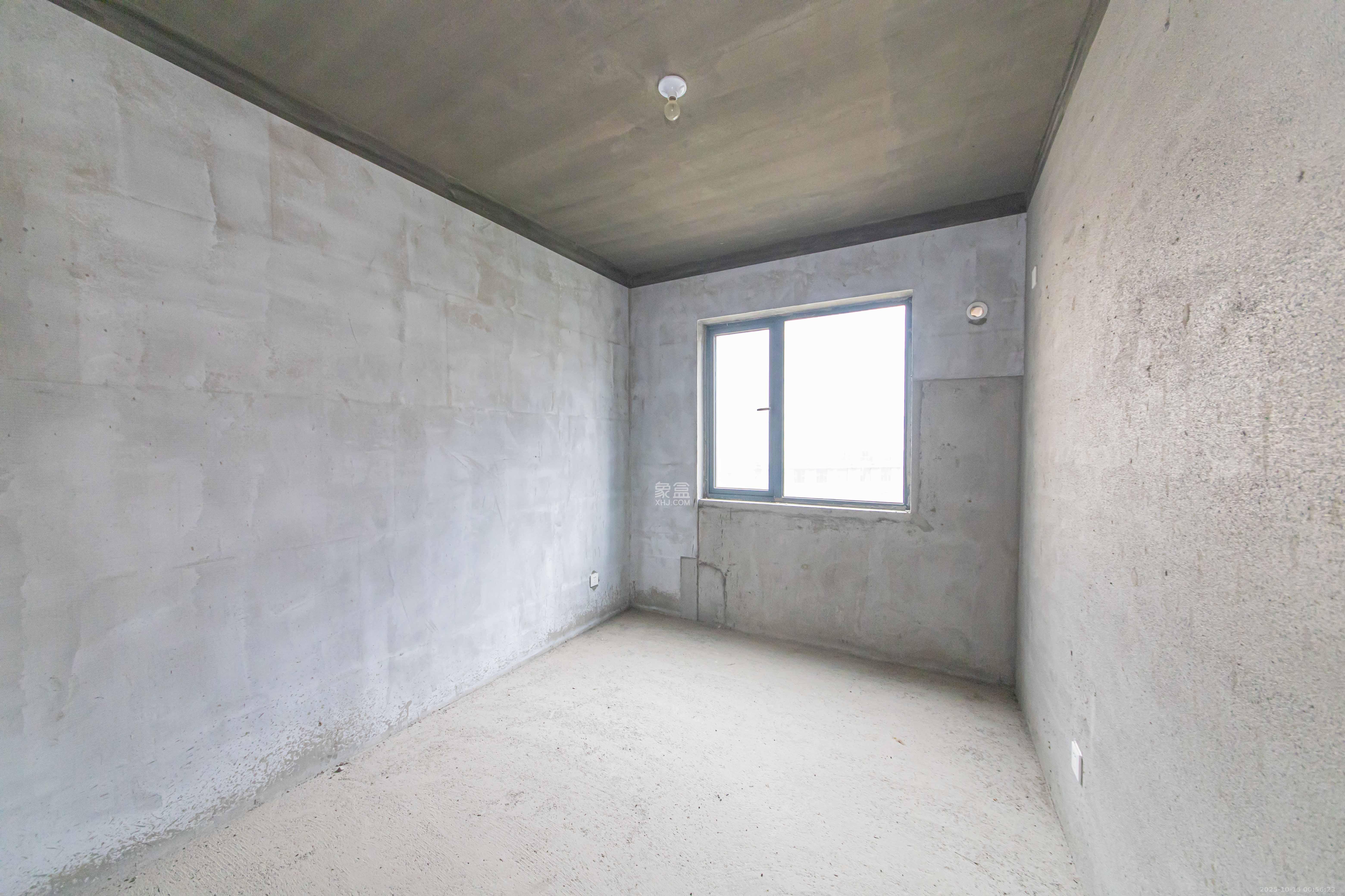 鑫远玲珑  3室2厅1卫    105.0万卧室