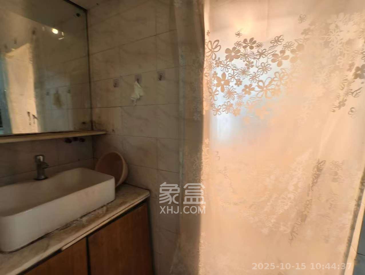 新世纪家园  2室2厅1卫    1800.0元/月 新世纪家园  2室2厅1卫    1800.0元/月室内图