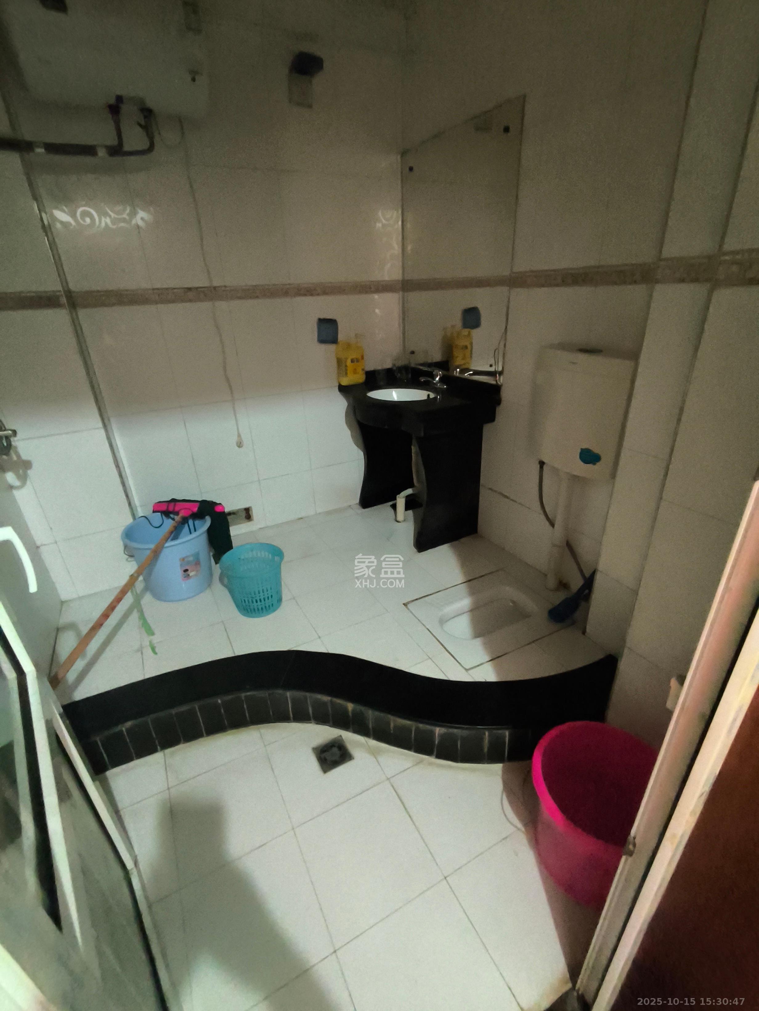 建鑫国际一期 1室2厅1卫 1500.0元/月 建鑫国际一期 1室2厅1卫 1500.0元/月室内图