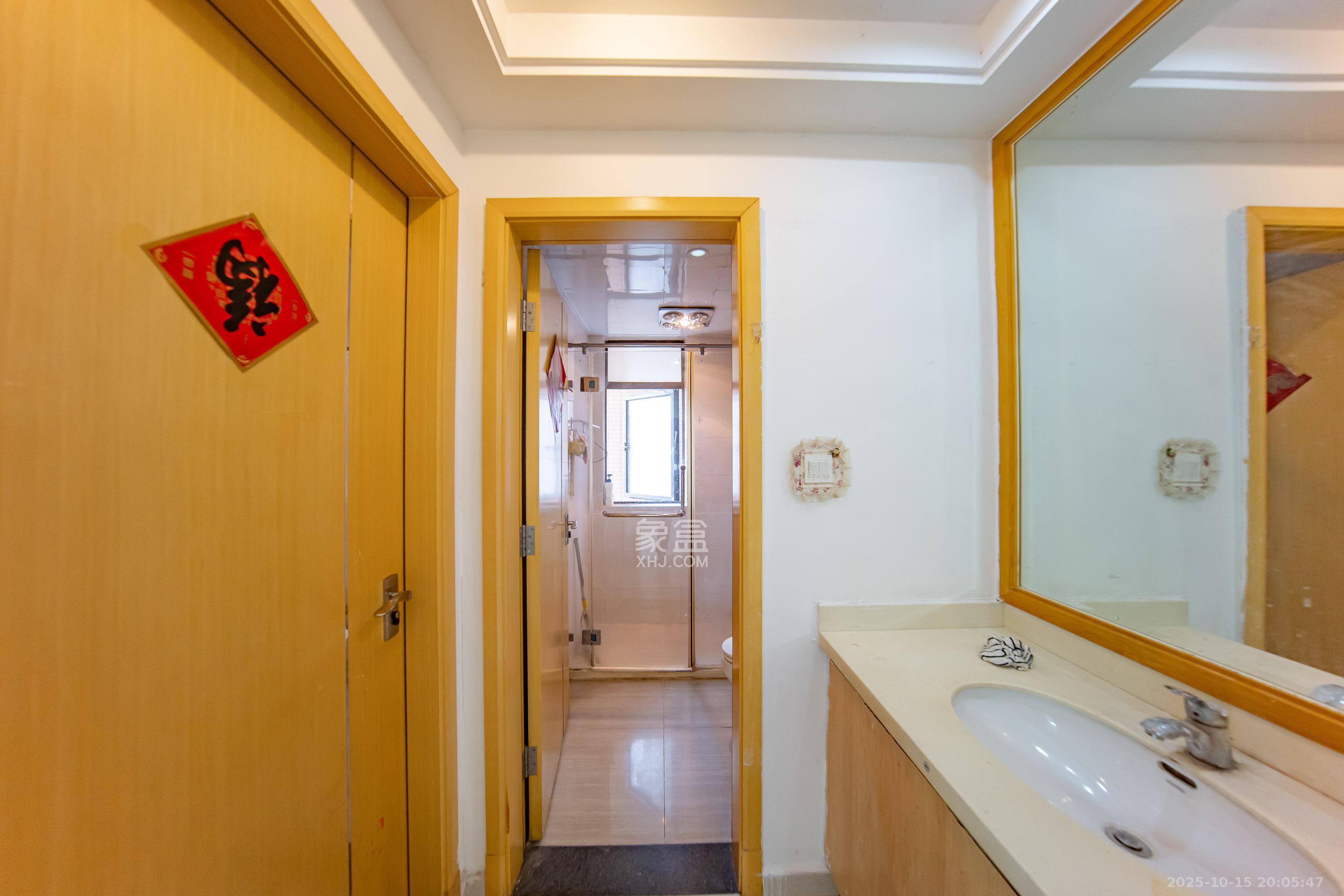 中海国际四期  2室2厅2卫    70.0万卫生间