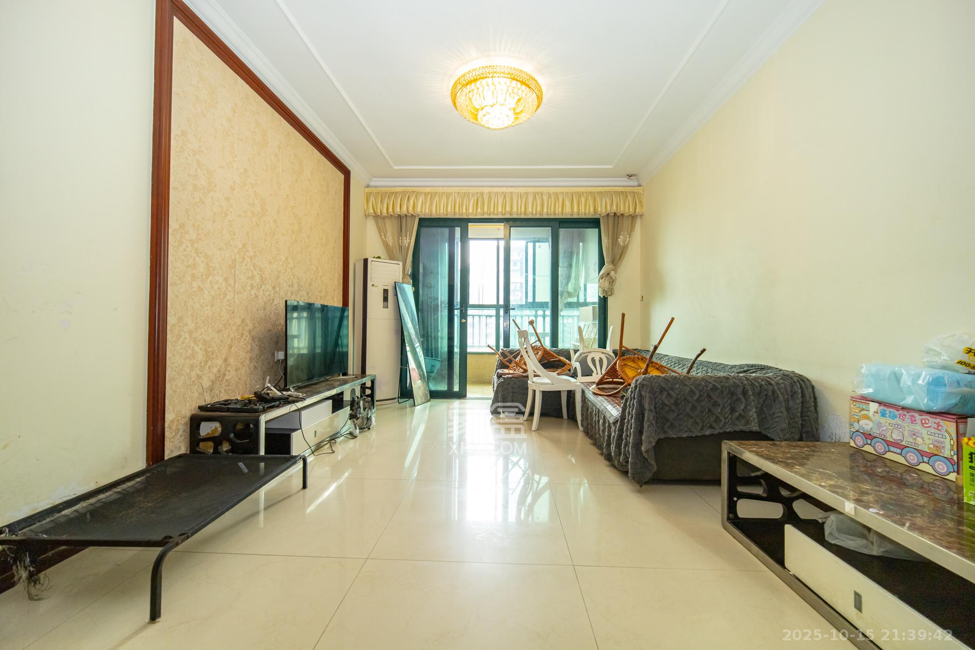 恒大翡翠华庭 2室2厅1卫 59.0万 恒大翡翠华庭 2室2厅1卫 59.0万客厅