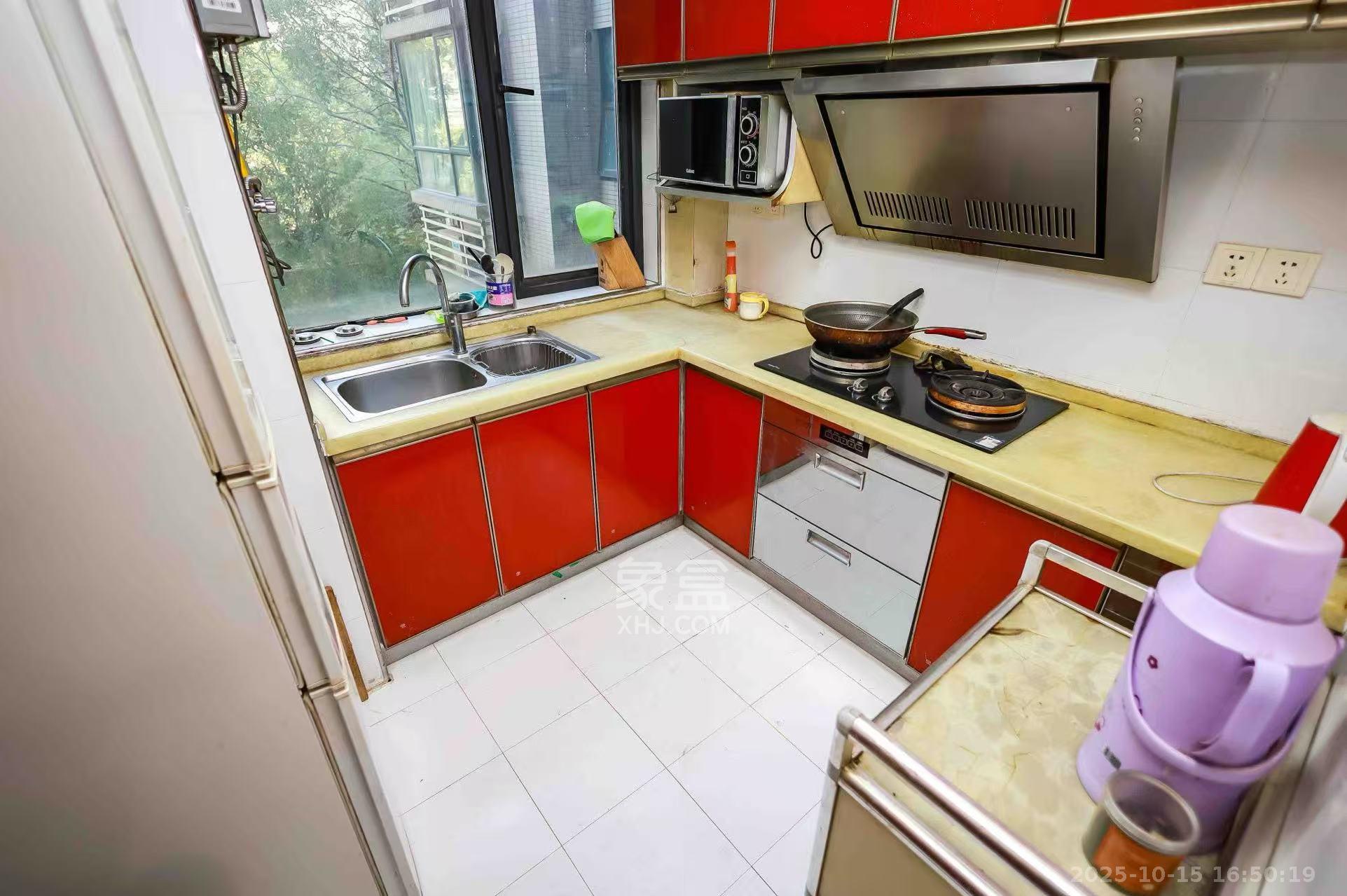 莱茵城  3室2厅1卫    2000.0元/月室内图