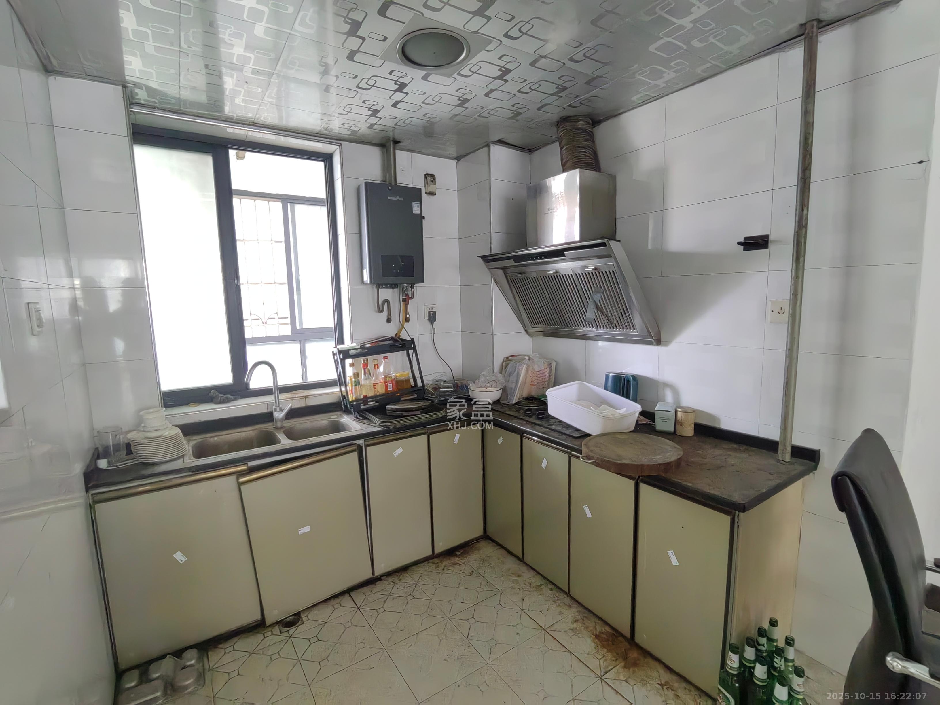 尚都花园城  3室2厅2卫    1800.0元/月室内图