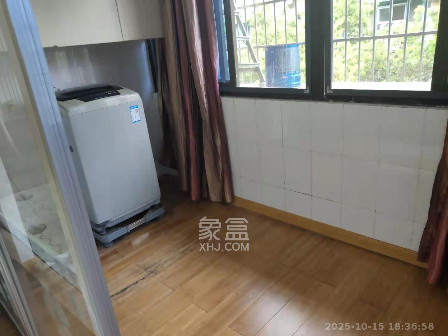 红旗区三片  2室1厅1卫    1800.0元/月 红旗区三片  2室1厅1卫    1800.0元/月室内图