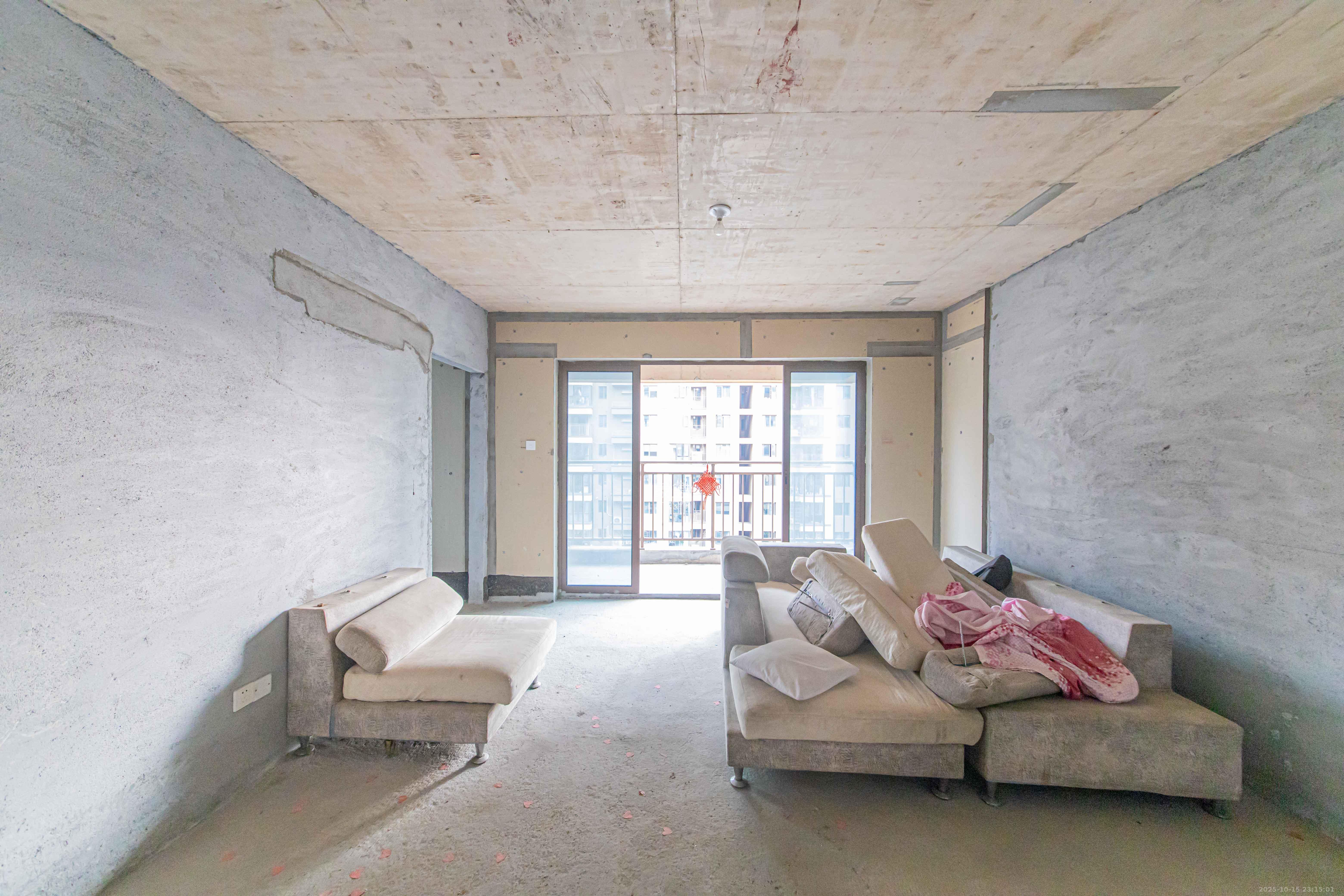 大唐印象三期御玺 4室2厅2卫 120.0万 大唐印象三期御玺 4室2厅2卫 120.0万客厅