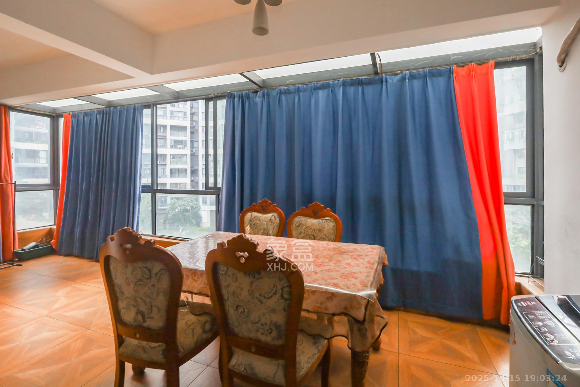 华韵城市海岸(城市水岸苑)  5室2厅2卫    229.0万 华韵城市海岸(城市水岸苑)  5室2厅2卫    229.0万阳台