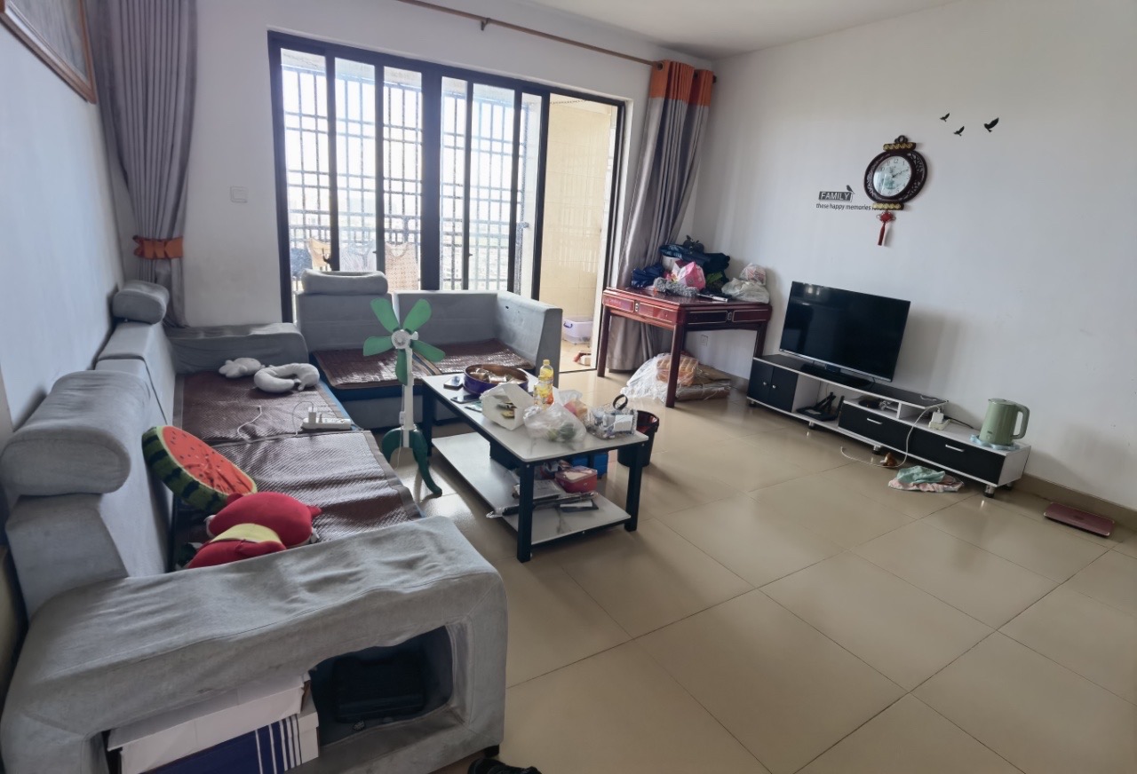 永泰花苑  3室2厅2卫    180.0万 永泰花苑  3室2厅2卫    180.0万客厅