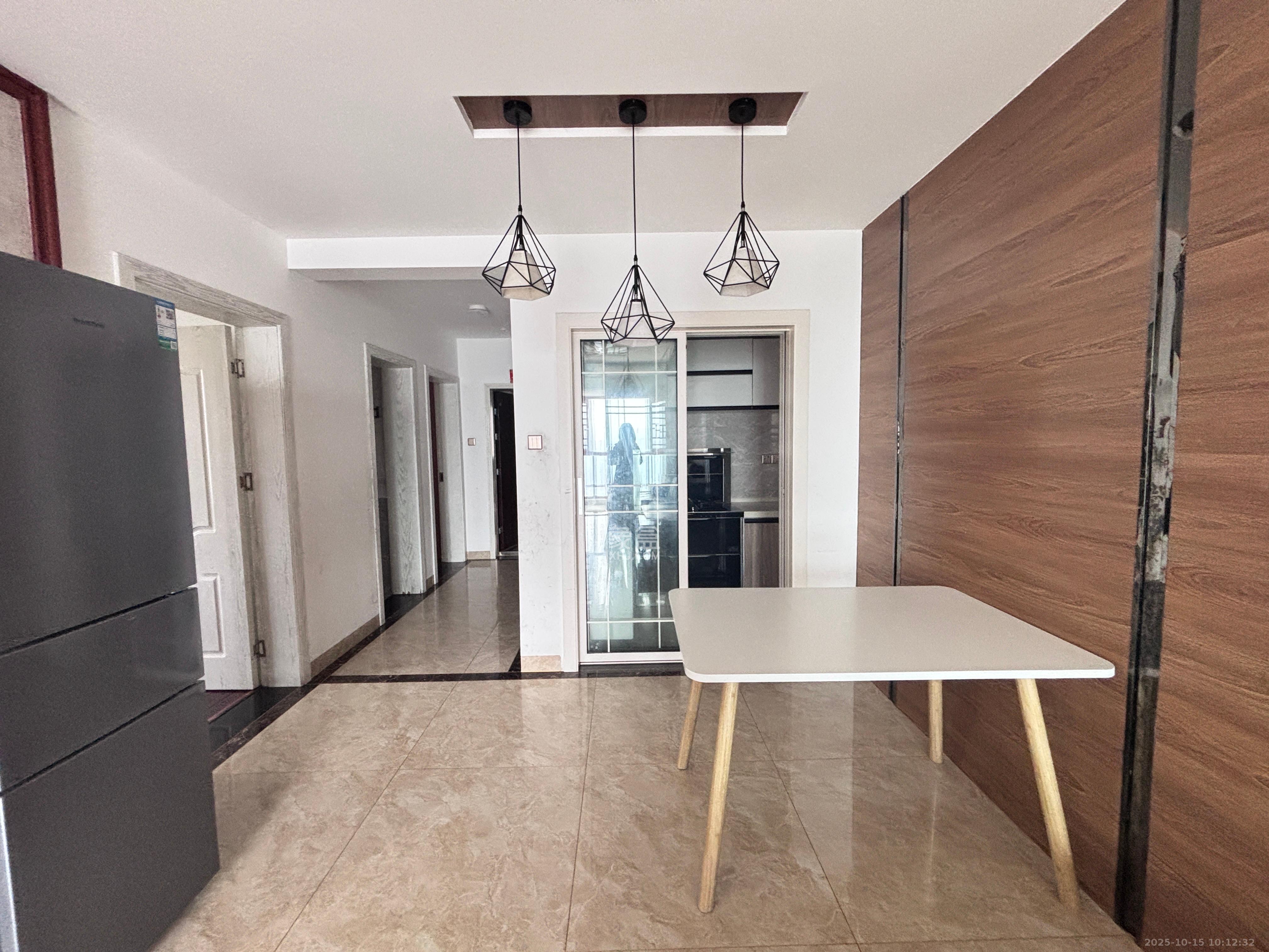 中粮鸿云  3室2厅1卫    1800.0元/月 中粮鸿云  3室2厅1卫    1800.0元/月室内图