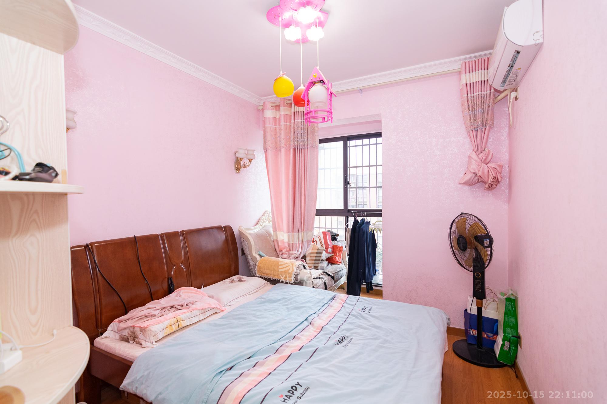 新城国际花都 3室2厅2卫 72.0万 新城国际花都 3室2厅2卫 72.0万卧室