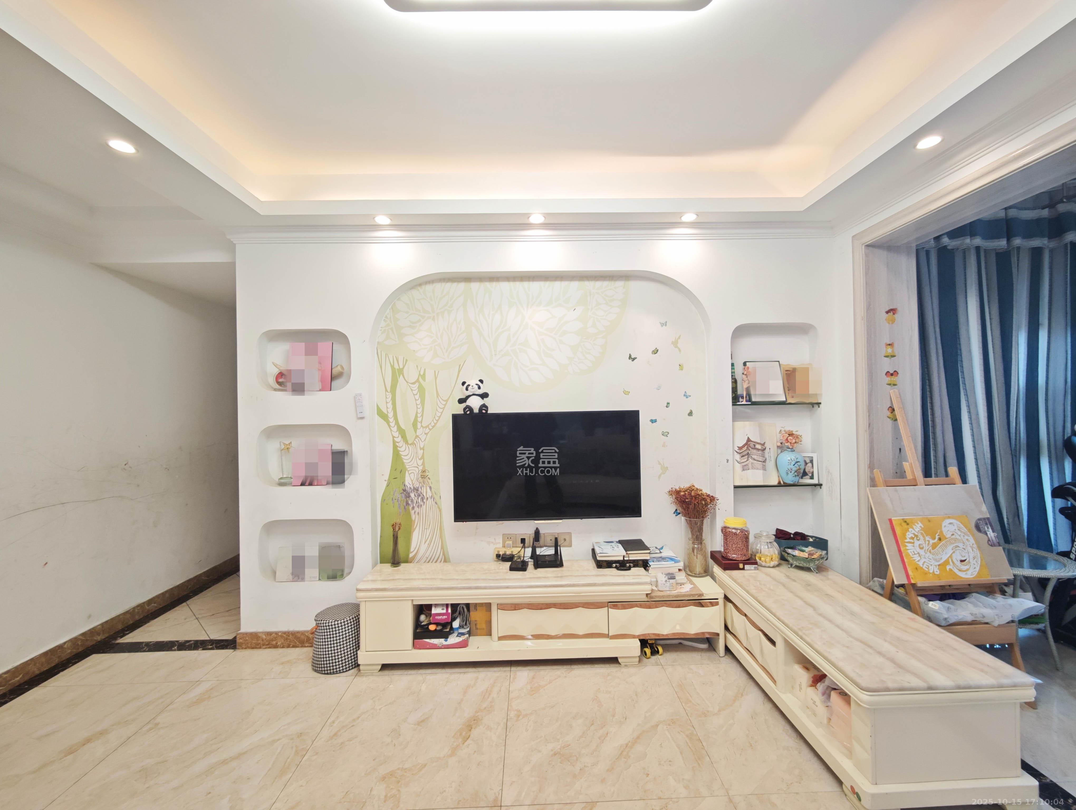 富春山  4室2厅2卫    88.8万 富春山  4室2厅2卫    88.8万客厅