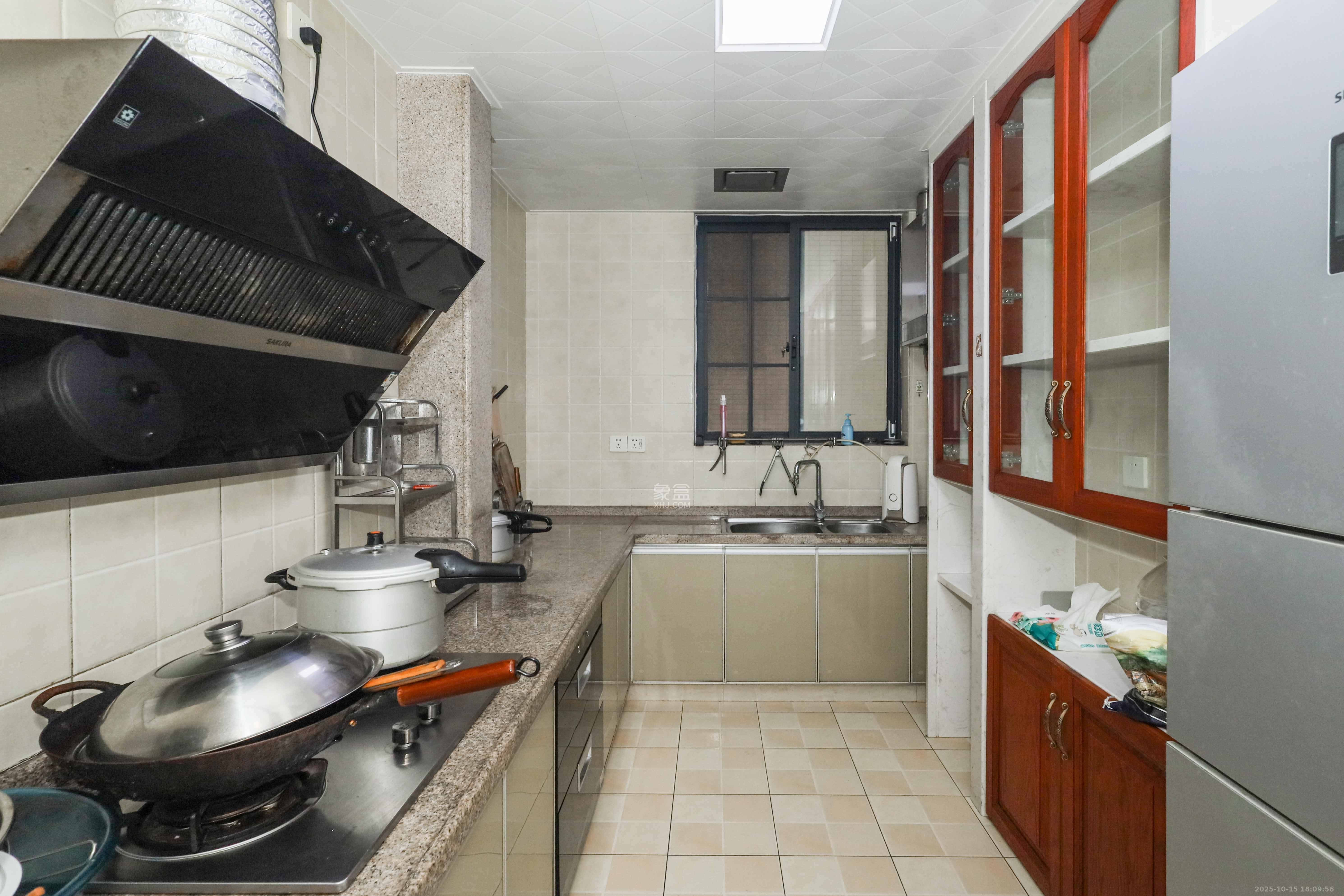 天元涉外景园C区  4室2厅2卫    105.0万厨房