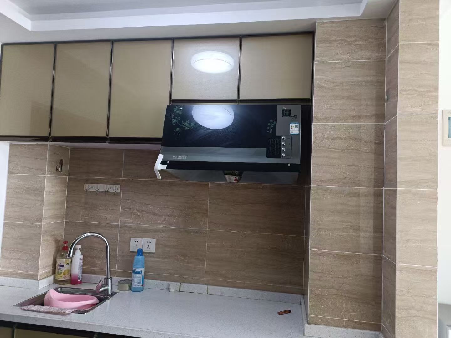 东线一号 1室1厅1卫 50.0万 东线一号 1室1厅1卫 50.0万客厅