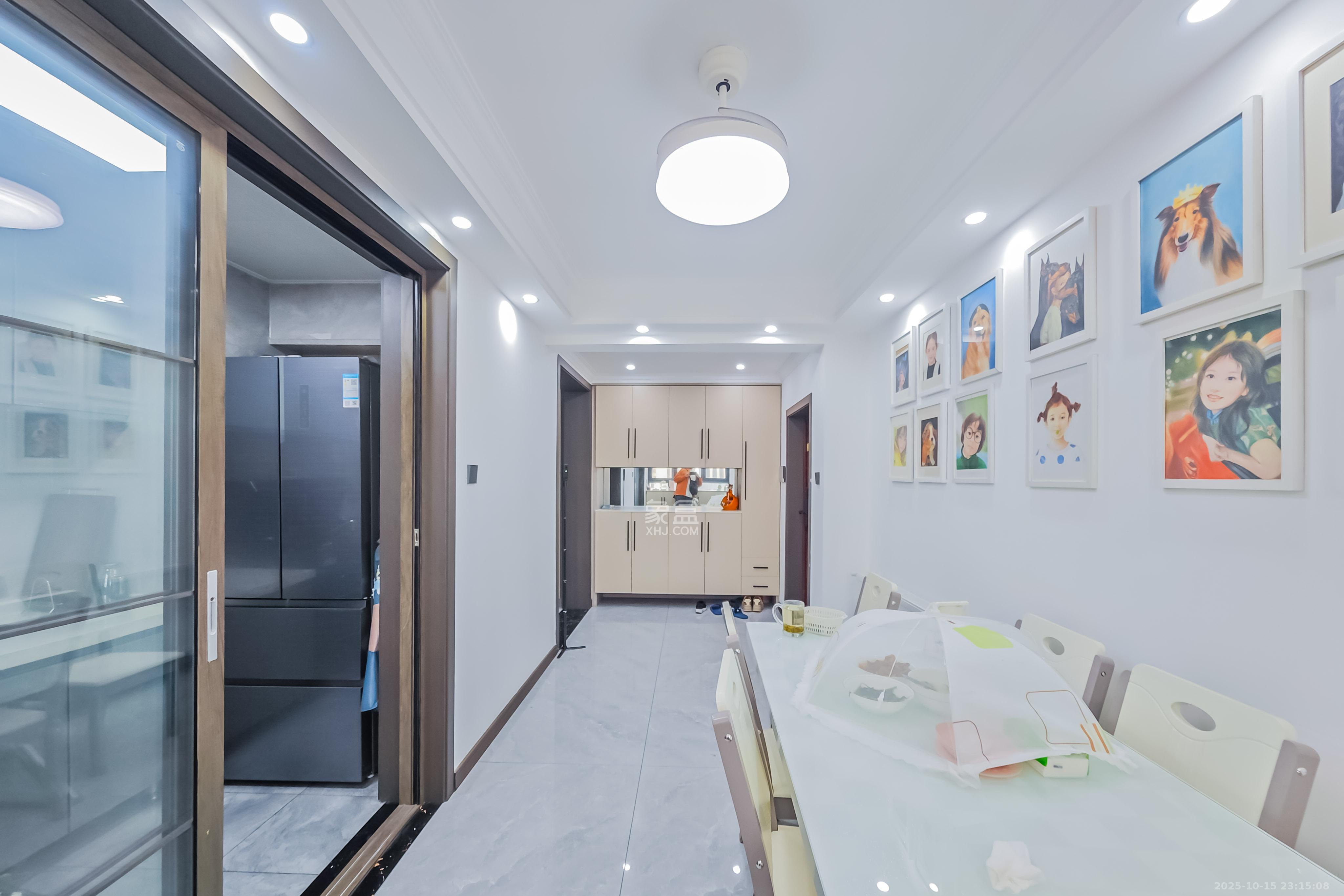 半山壹号  4室2厅2卫    140.0万 半山壹号  4室2厅2卫    140.0万客厅