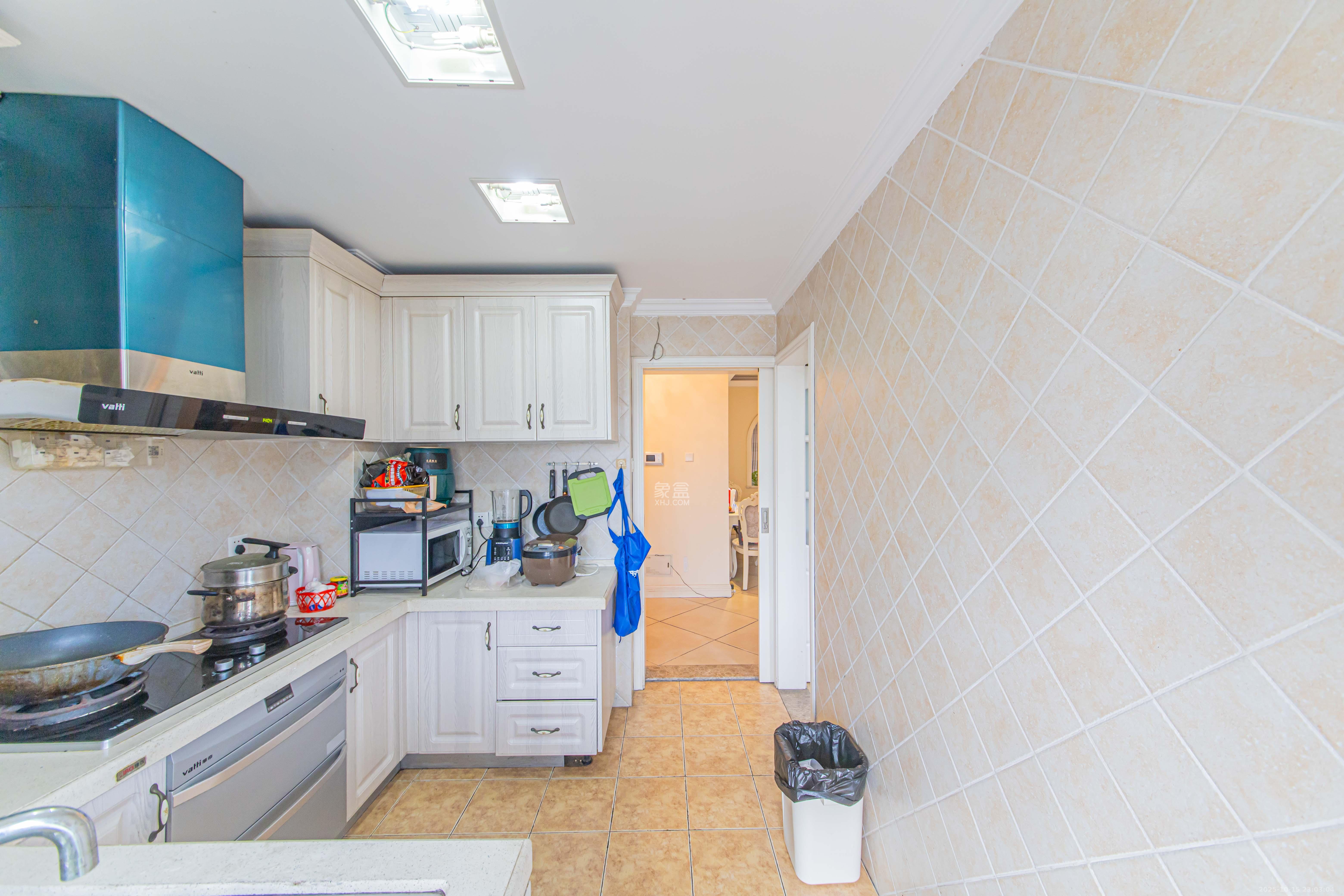 保利花园  3室2厅2卫    108.0万 保利花园  3室2厅2卫    108.0万厨房