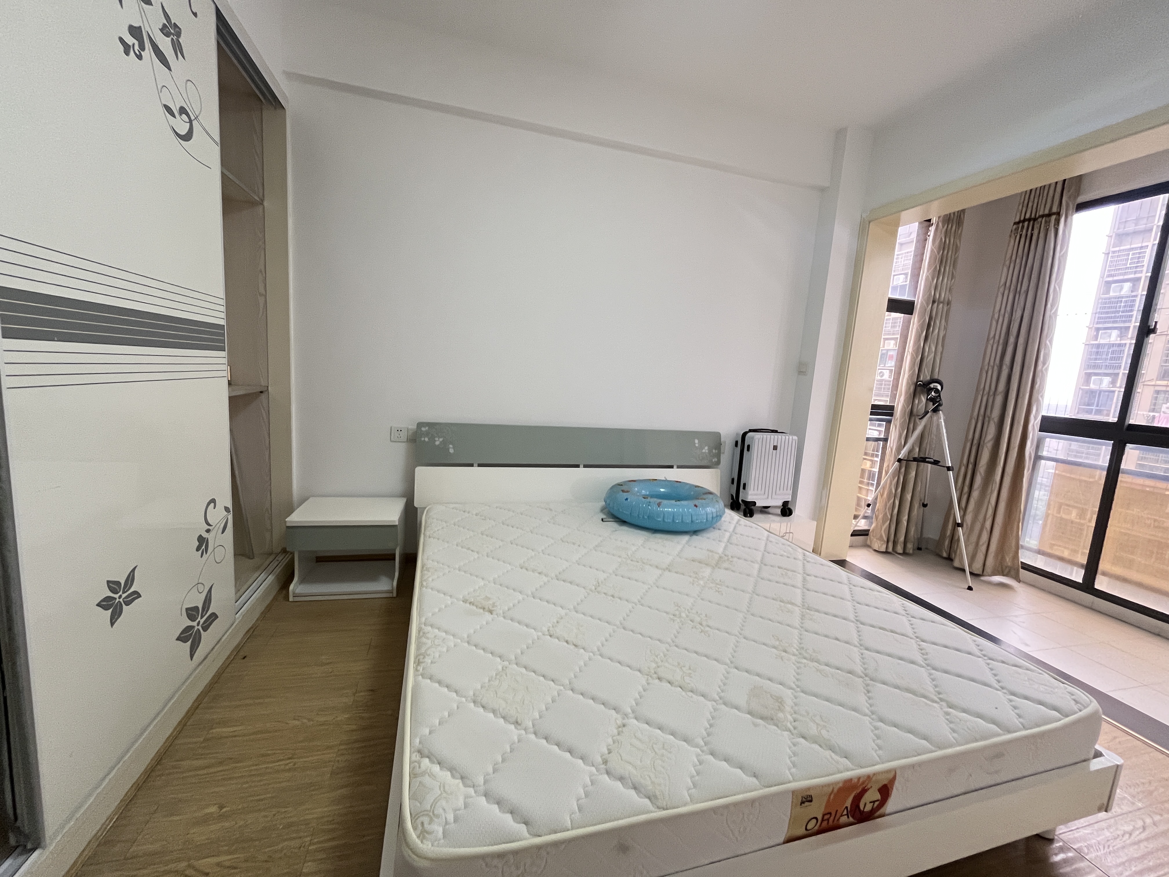 盛世东方  3室2厅2卫    49.8万客厅