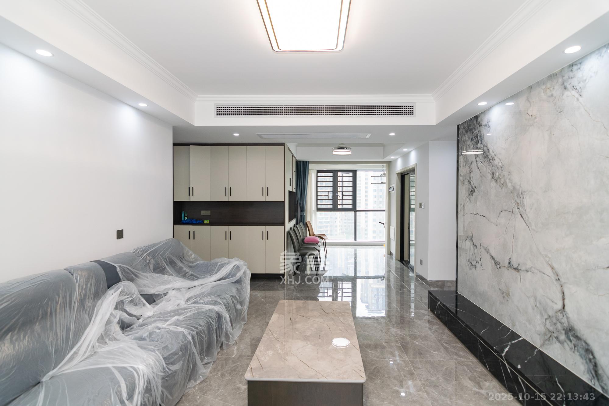 大汉汉府一期  4室2厅2卫    80.0万客厅