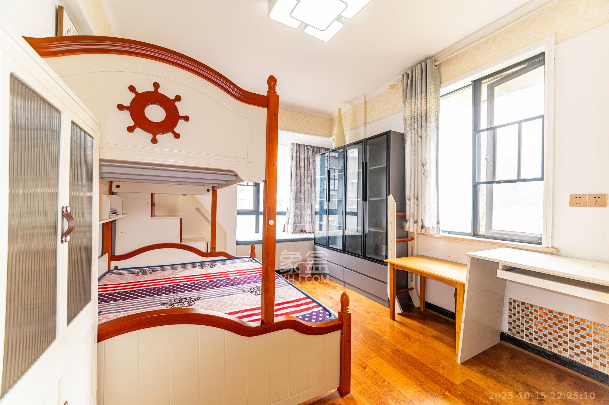 美林水郡  4室2厅2卫    118.0万卧室